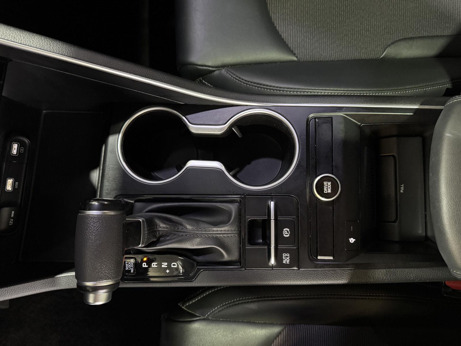 Vehicle photo 29