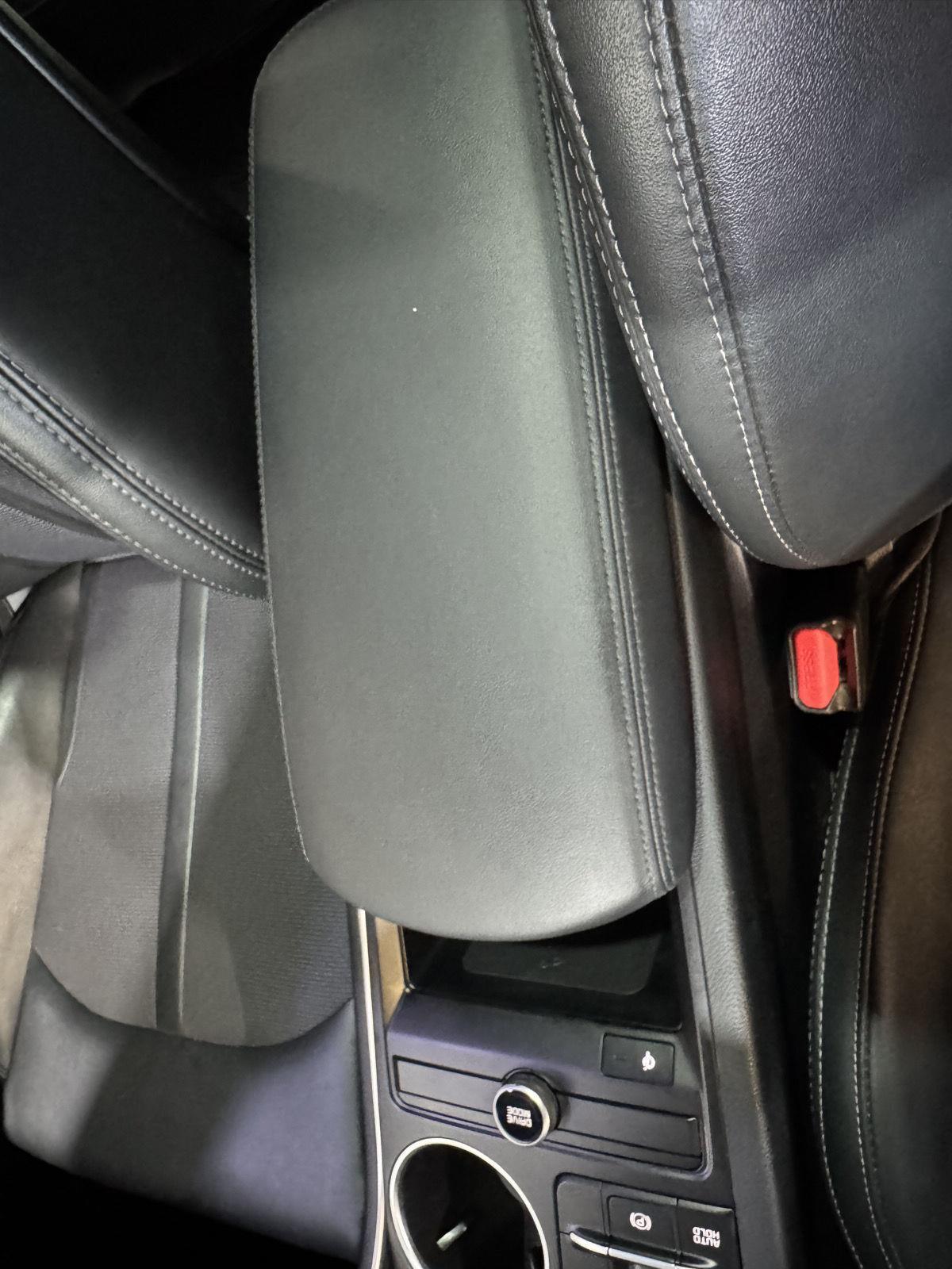 Vehicle photo 30