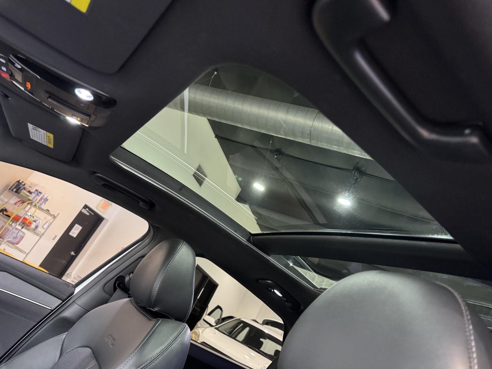 Vehicle photo 32