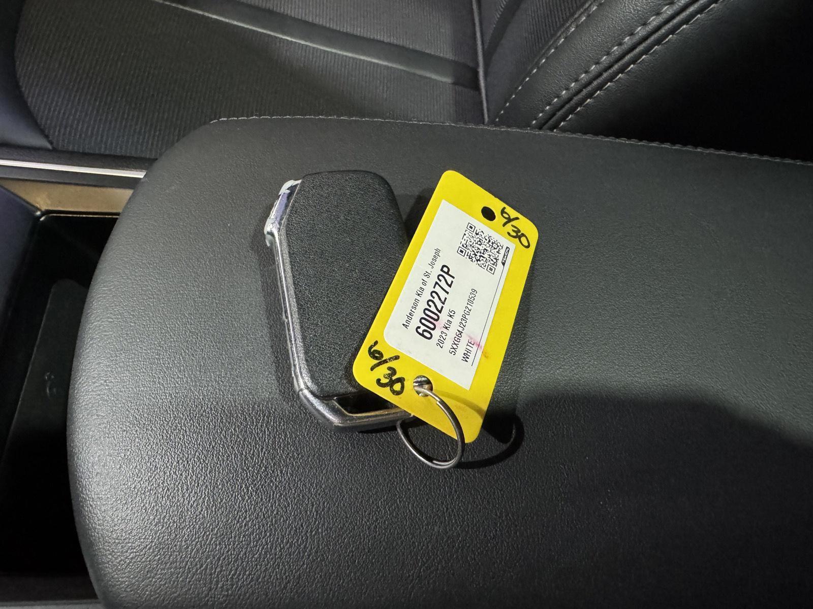 Vehicle photo 37