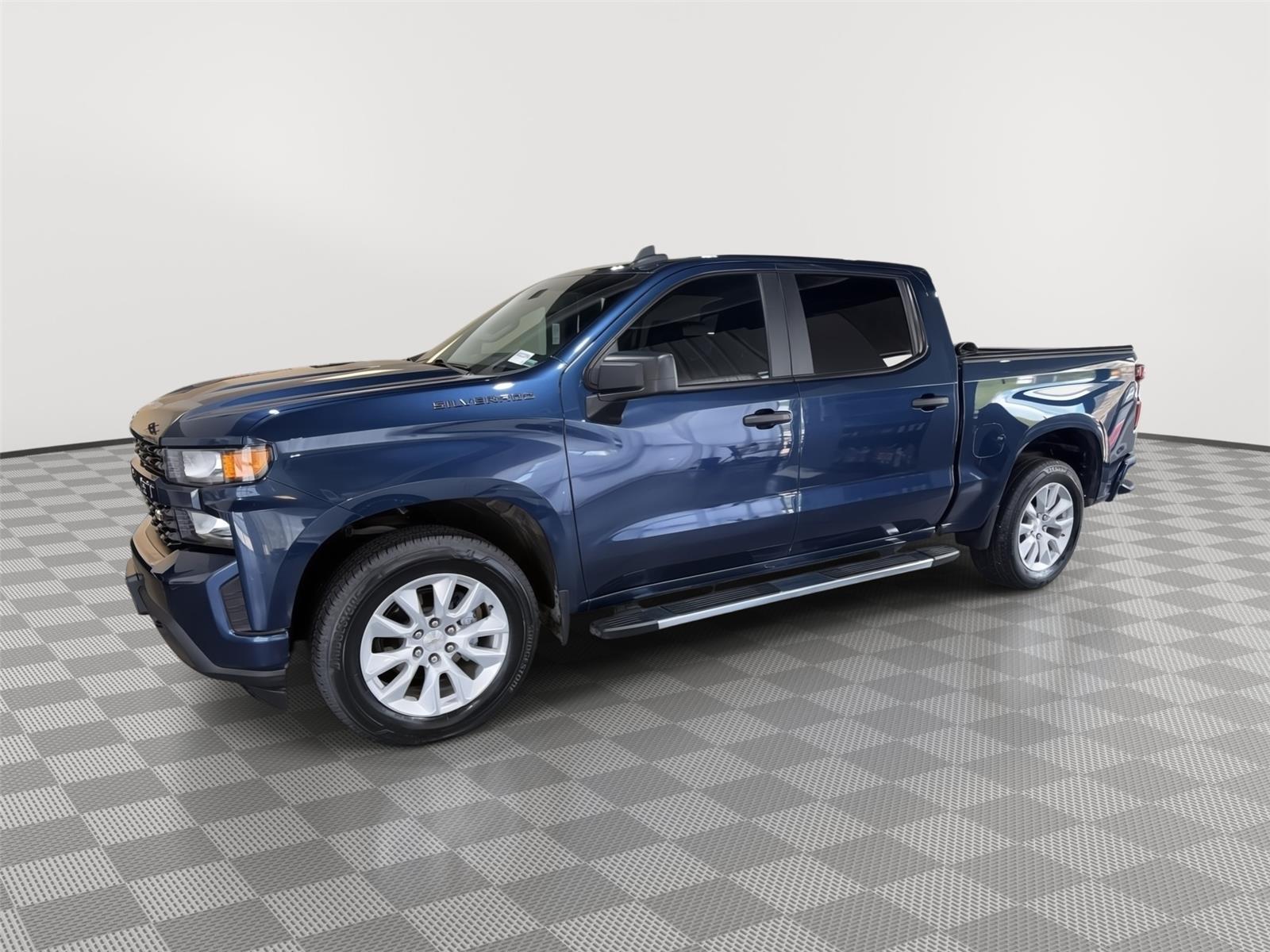 Vehicle photo 2