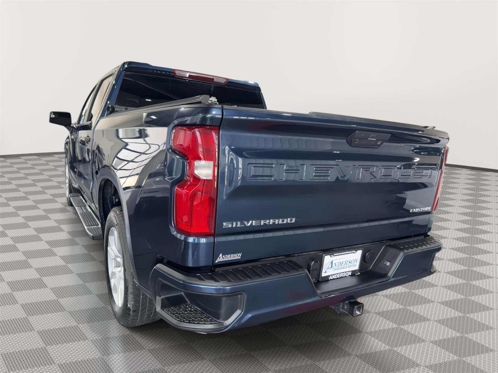 Vehicle photo 9