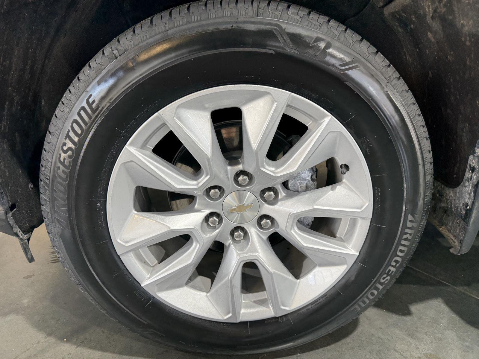 Vehicle photo 11