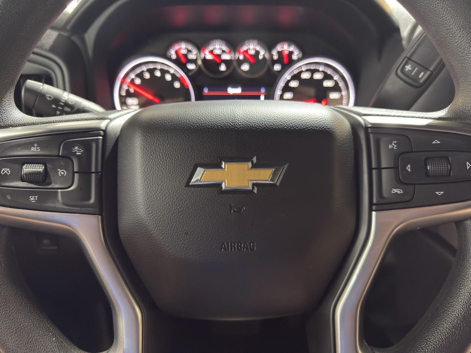 Vehicle photo 12