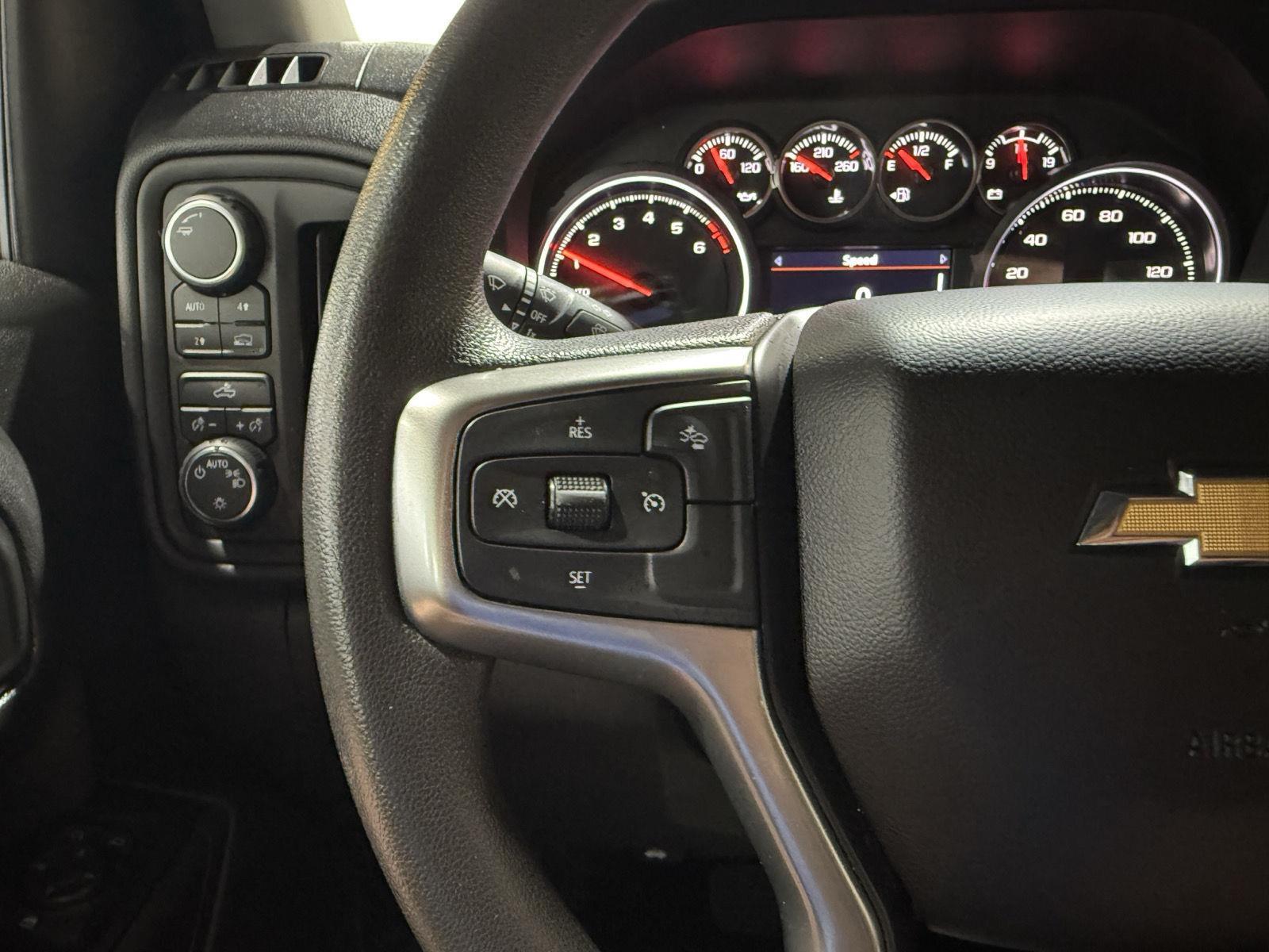 Vehicle photo 13