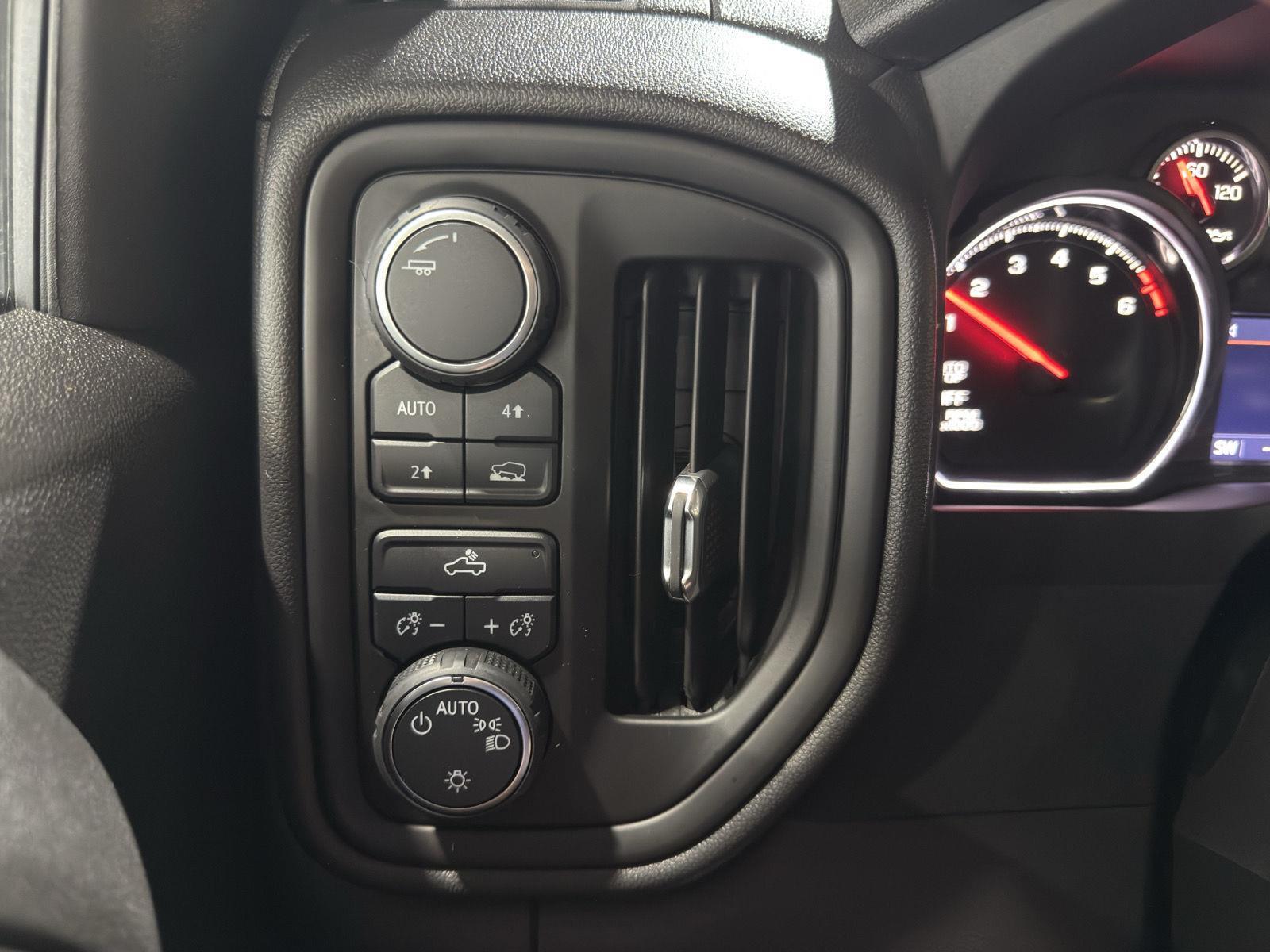 Vehicle photo 15