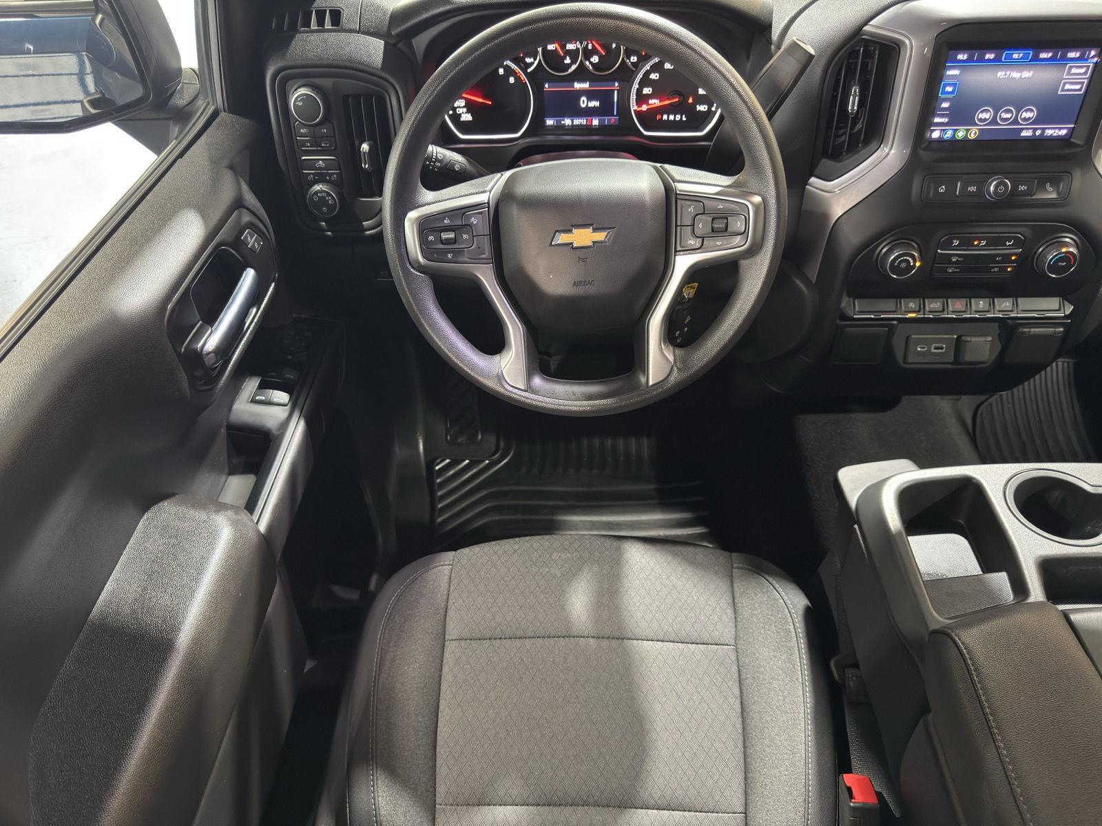 Vehicle photo 17