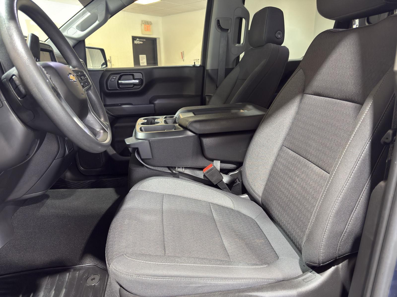 Vehicle photo 18