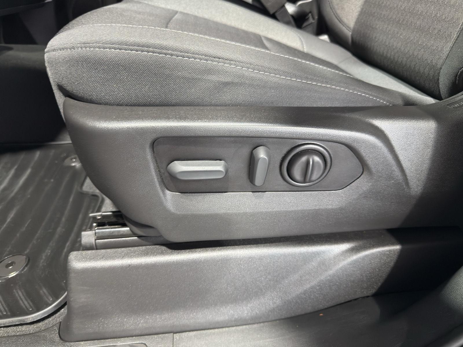Vehicle photo 20