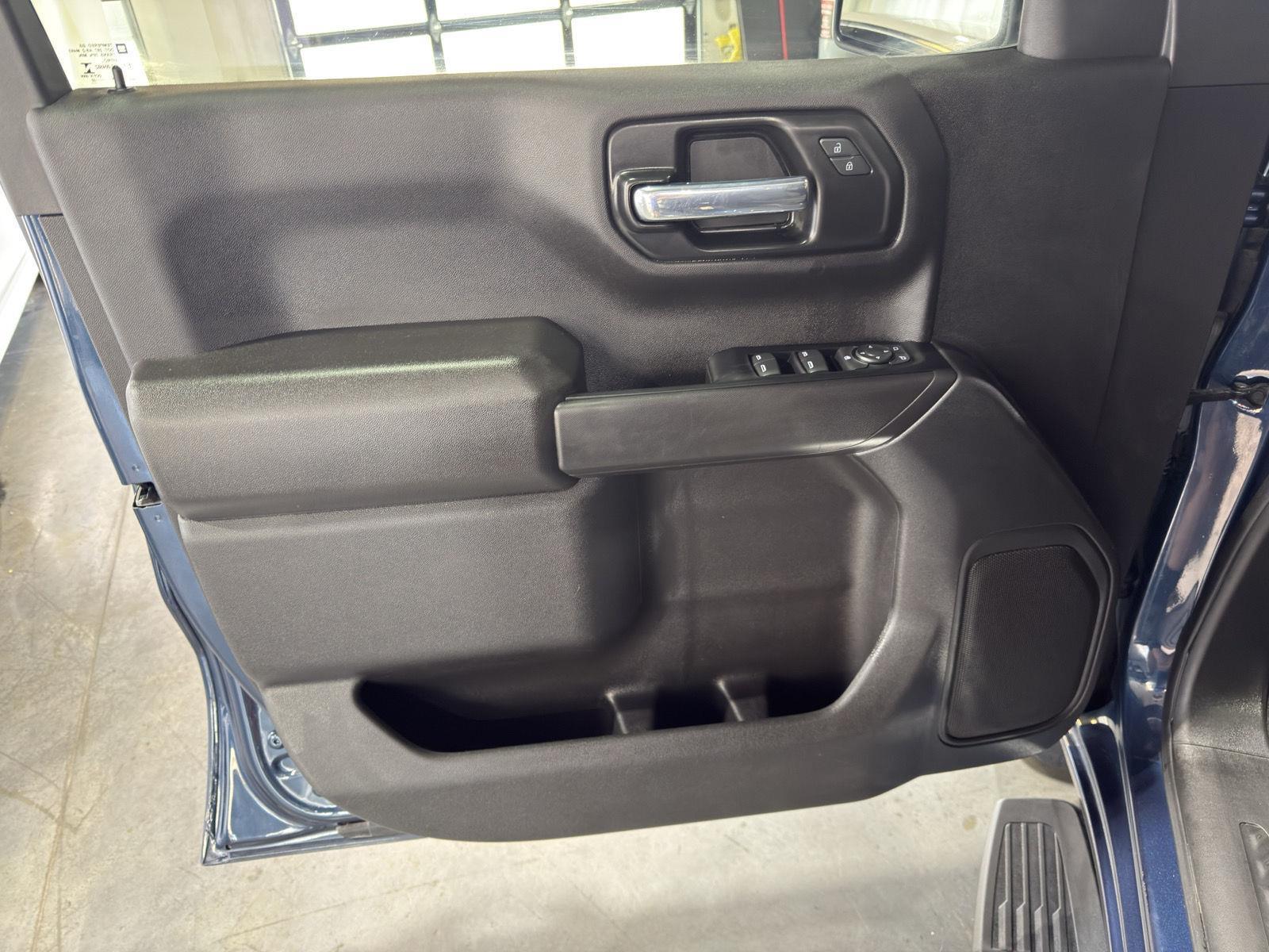 Vehicle photo 21