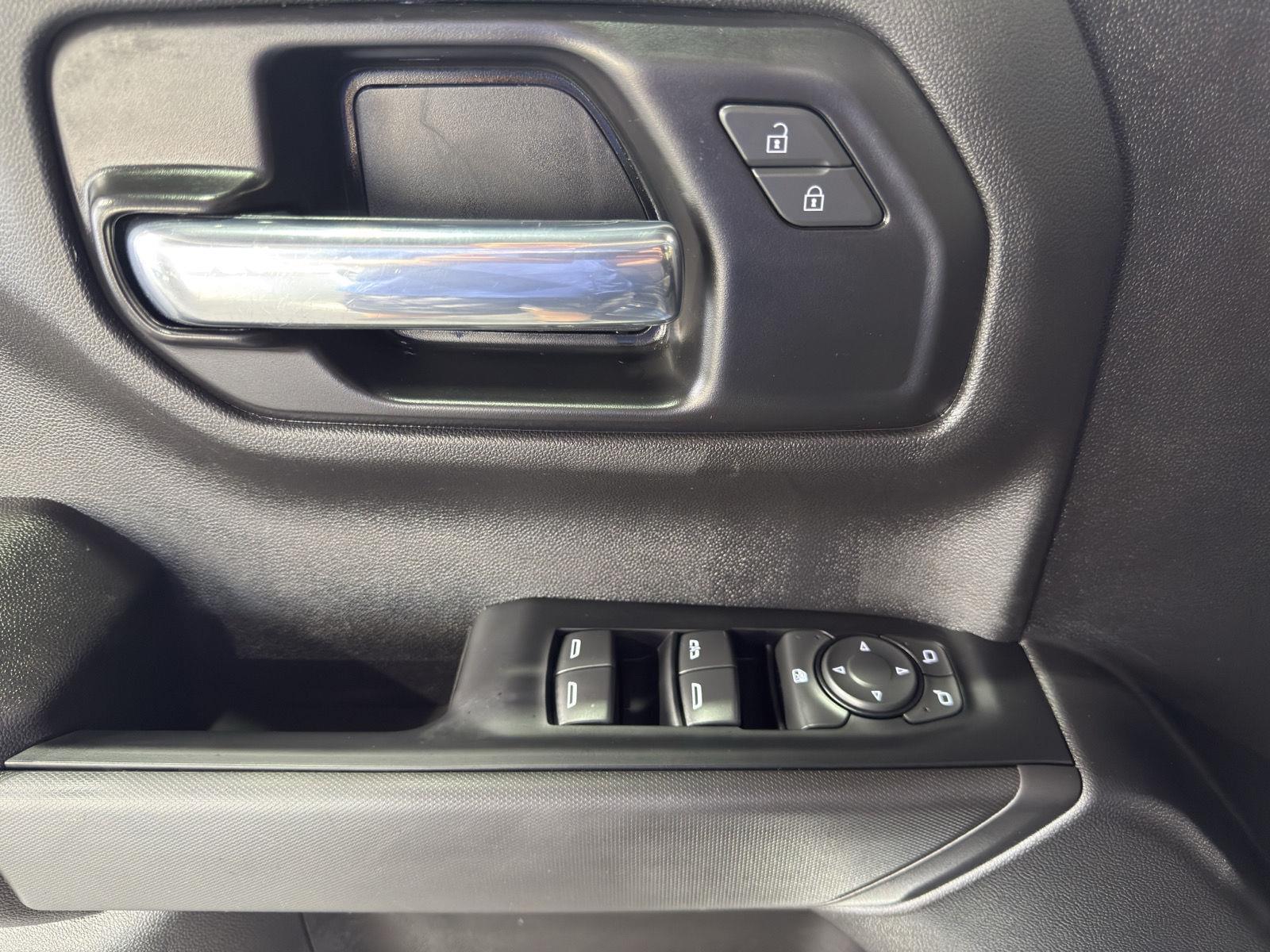 Vehicle photo 22
