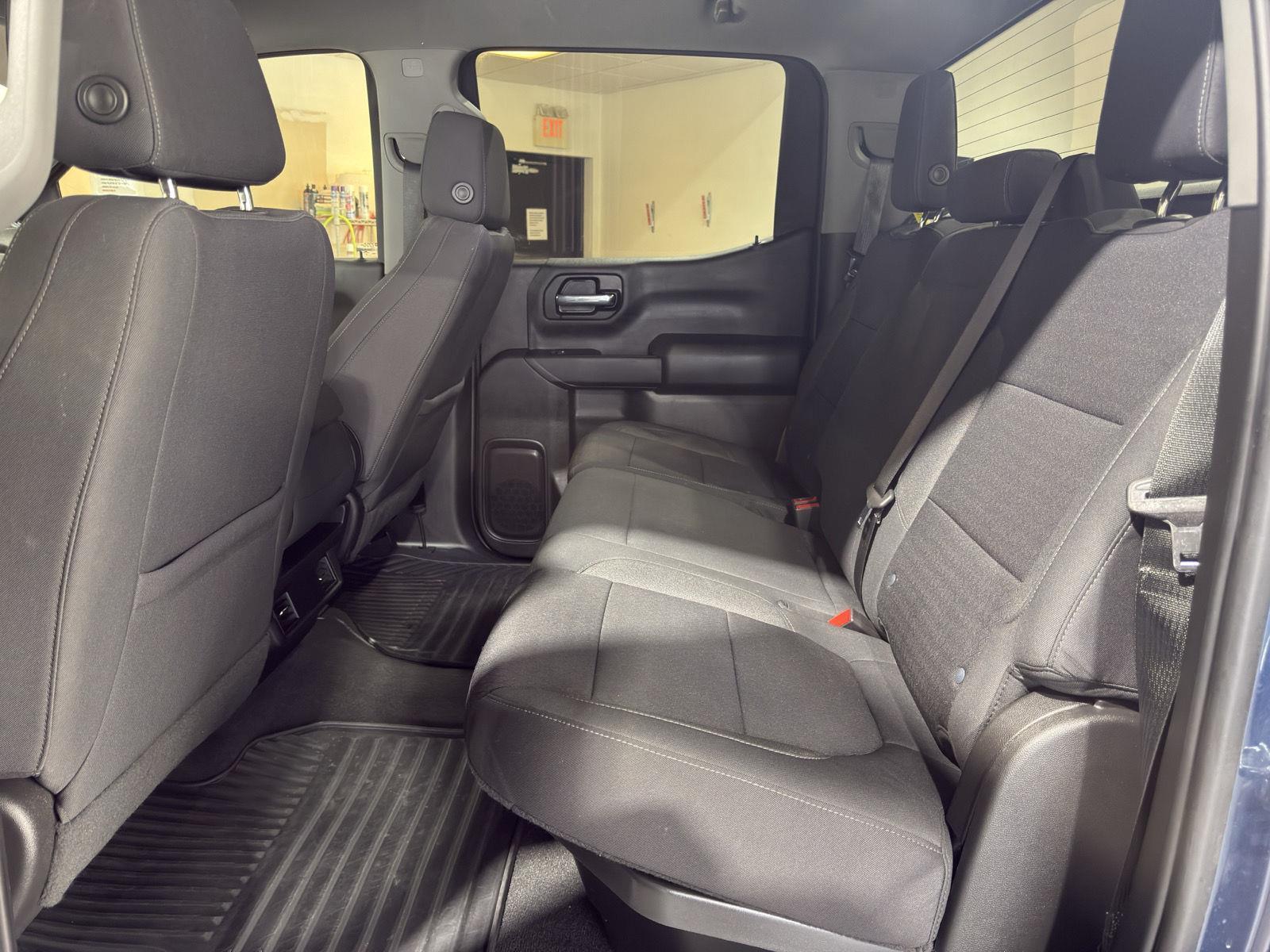 Vehicle photo 24