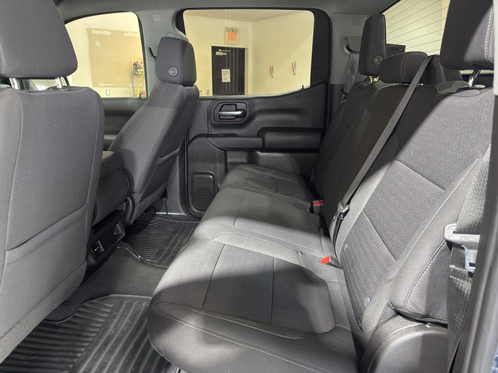 Vehicle photo 25
