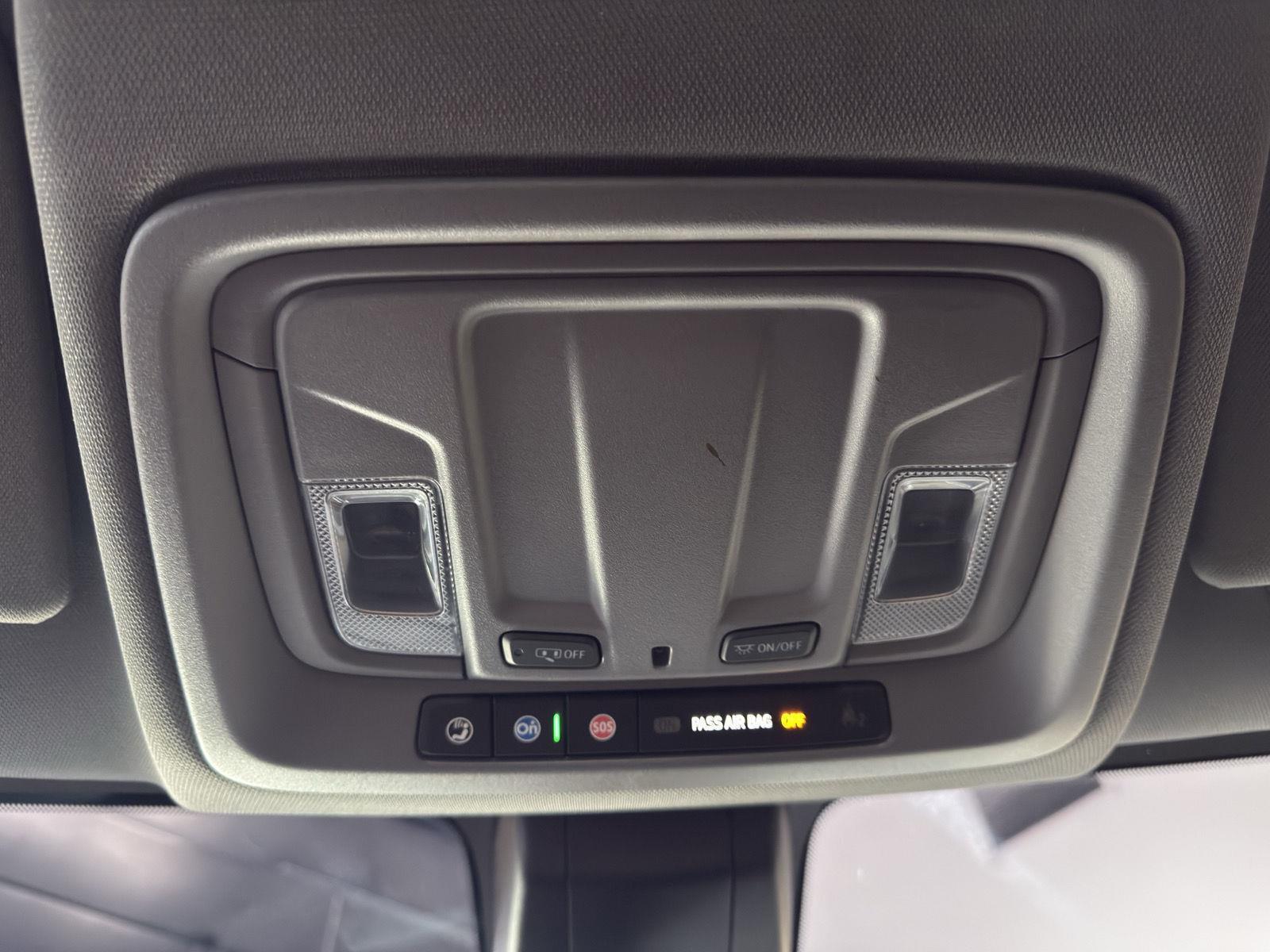 Vehicle photo 26