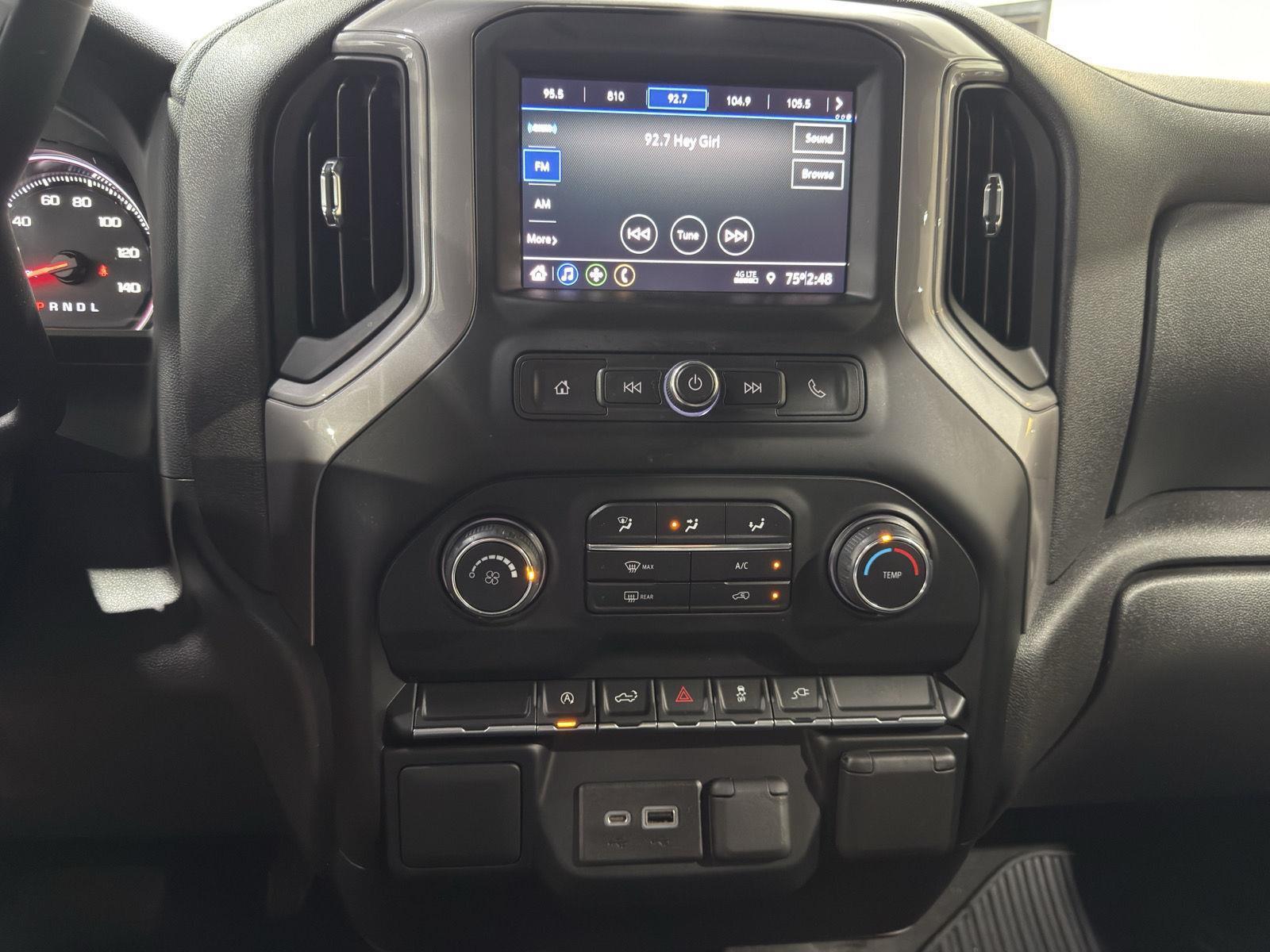 Vehicle photo 28