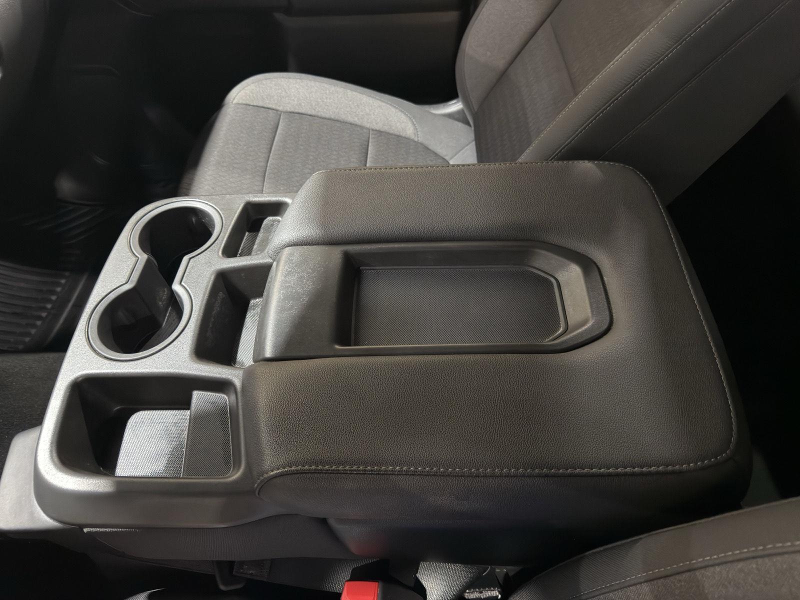 Vehicle photo 30