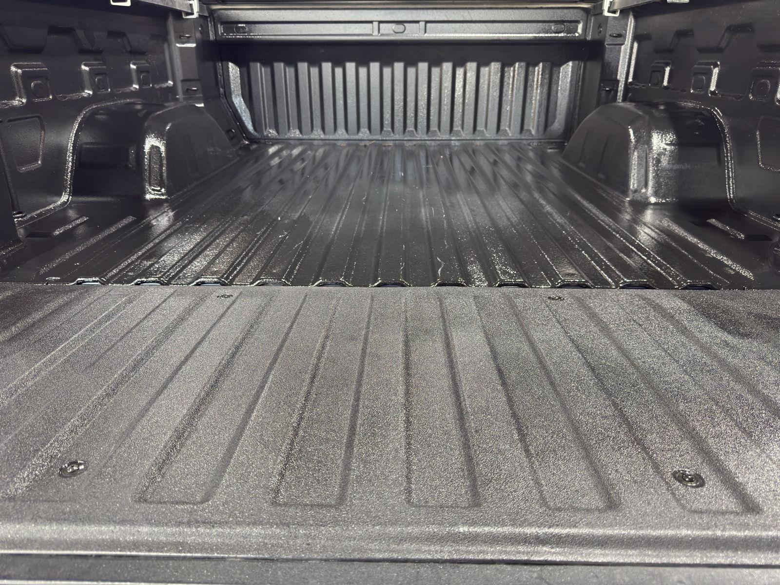 Vehicle photo 35