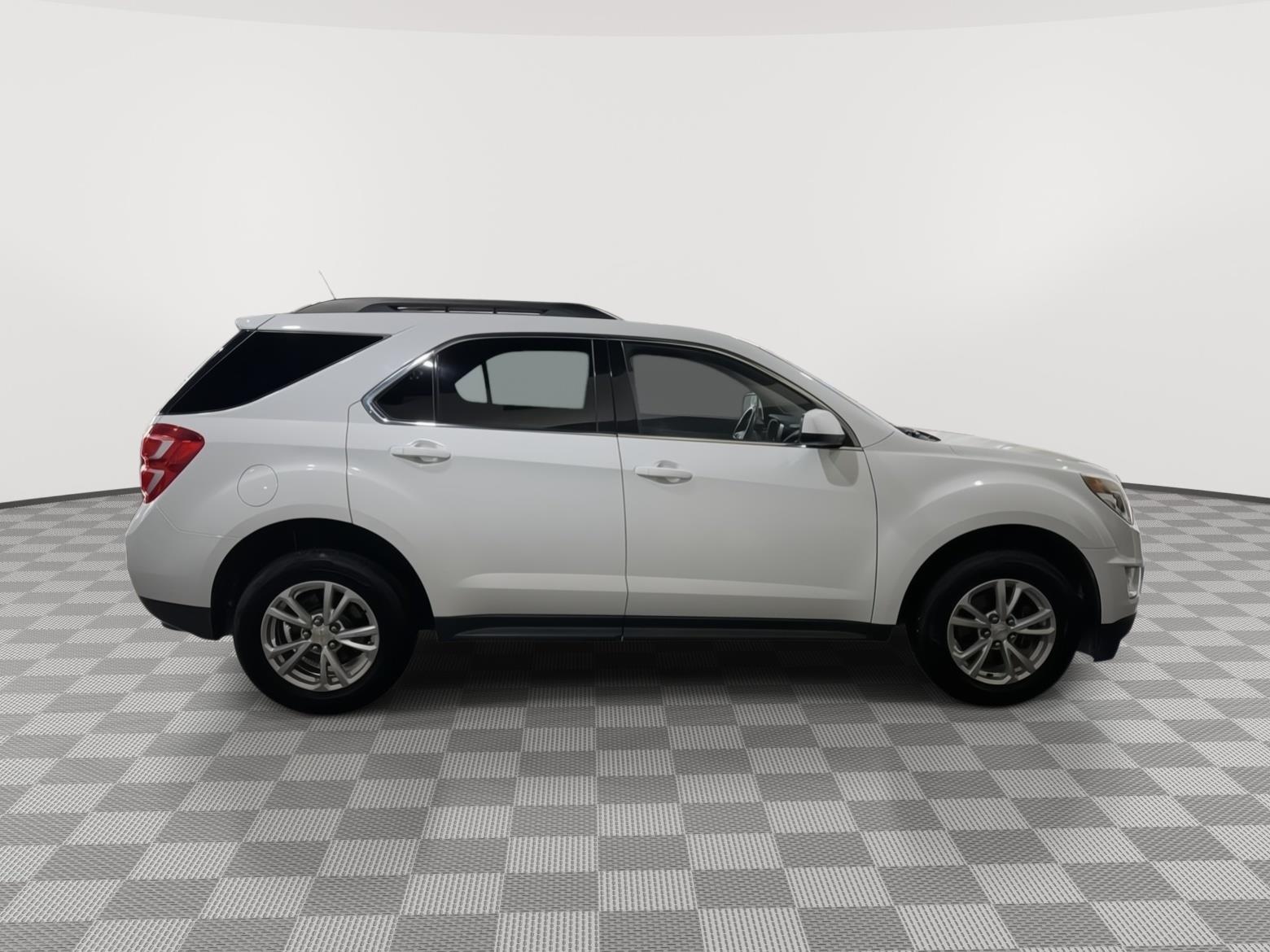 Vehicle photo 5