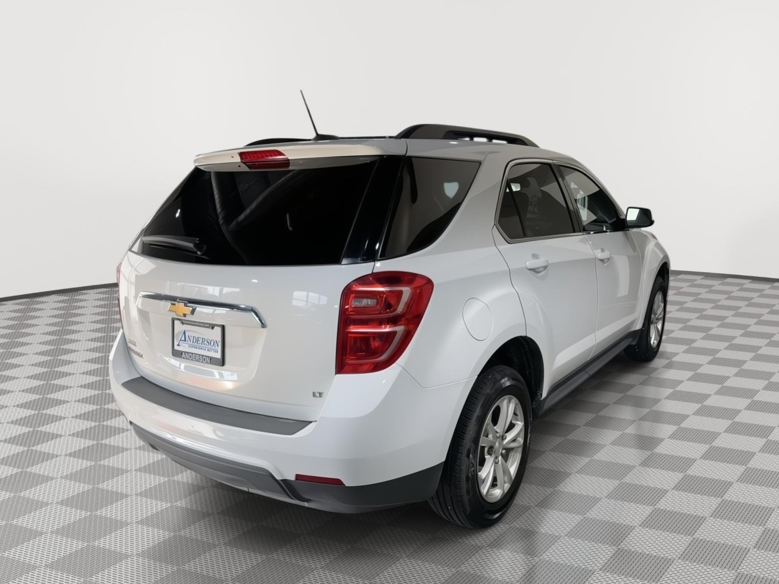 Vehicle photo 6