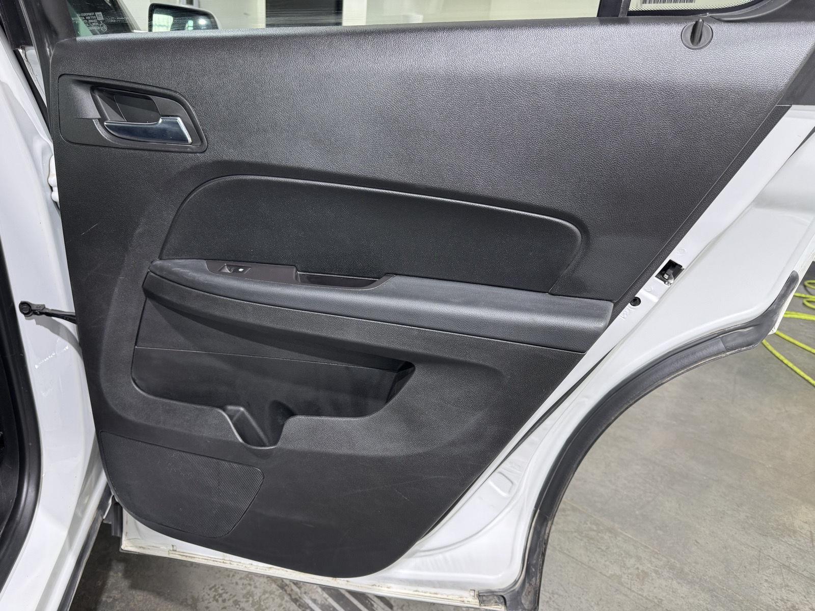 Vehicle photo 15