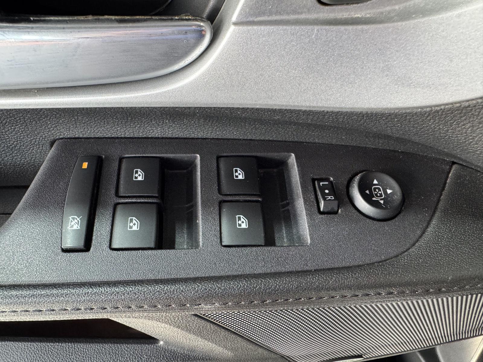 Vehicle photo 19