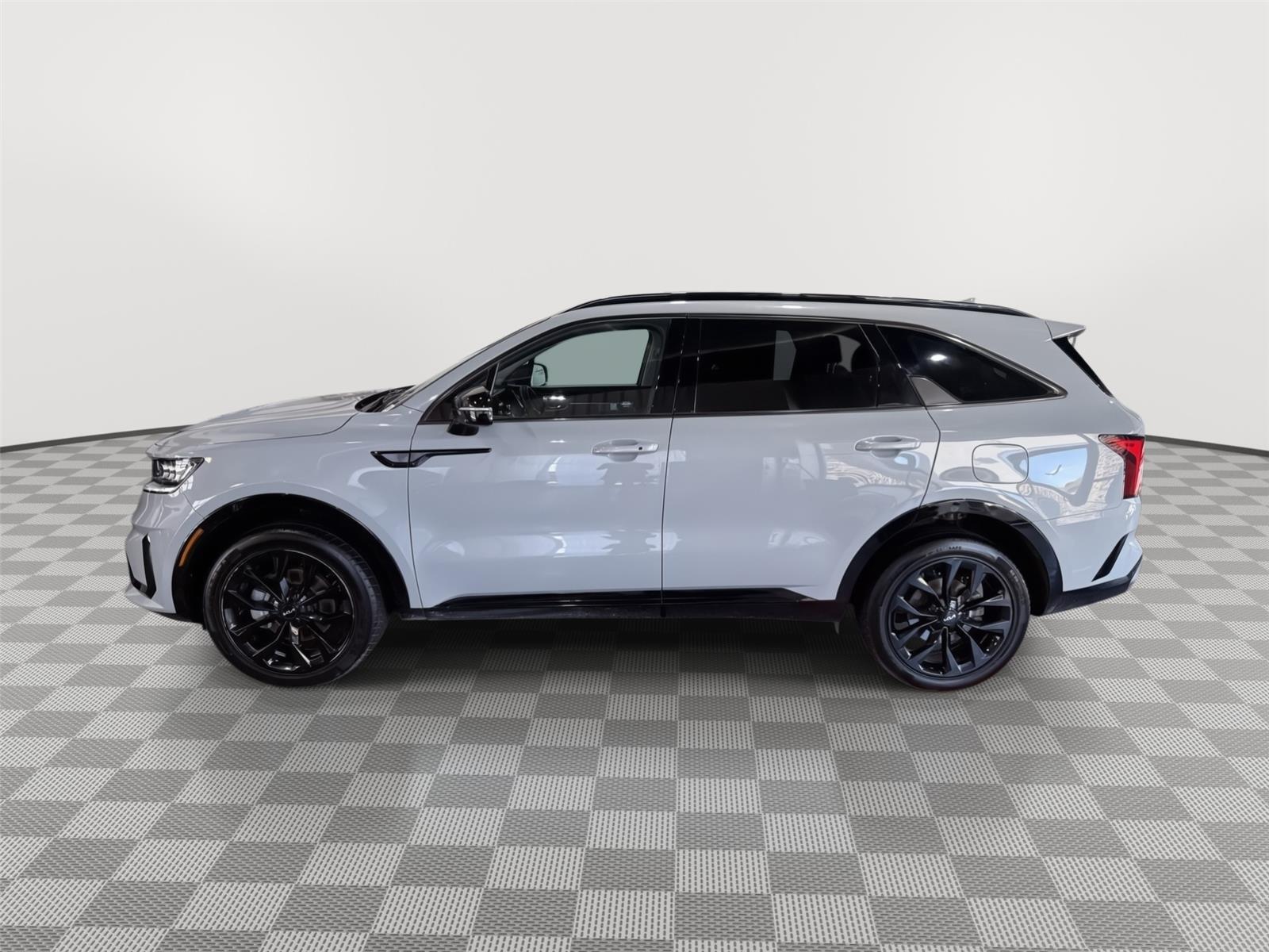 Vehicle photo 2
