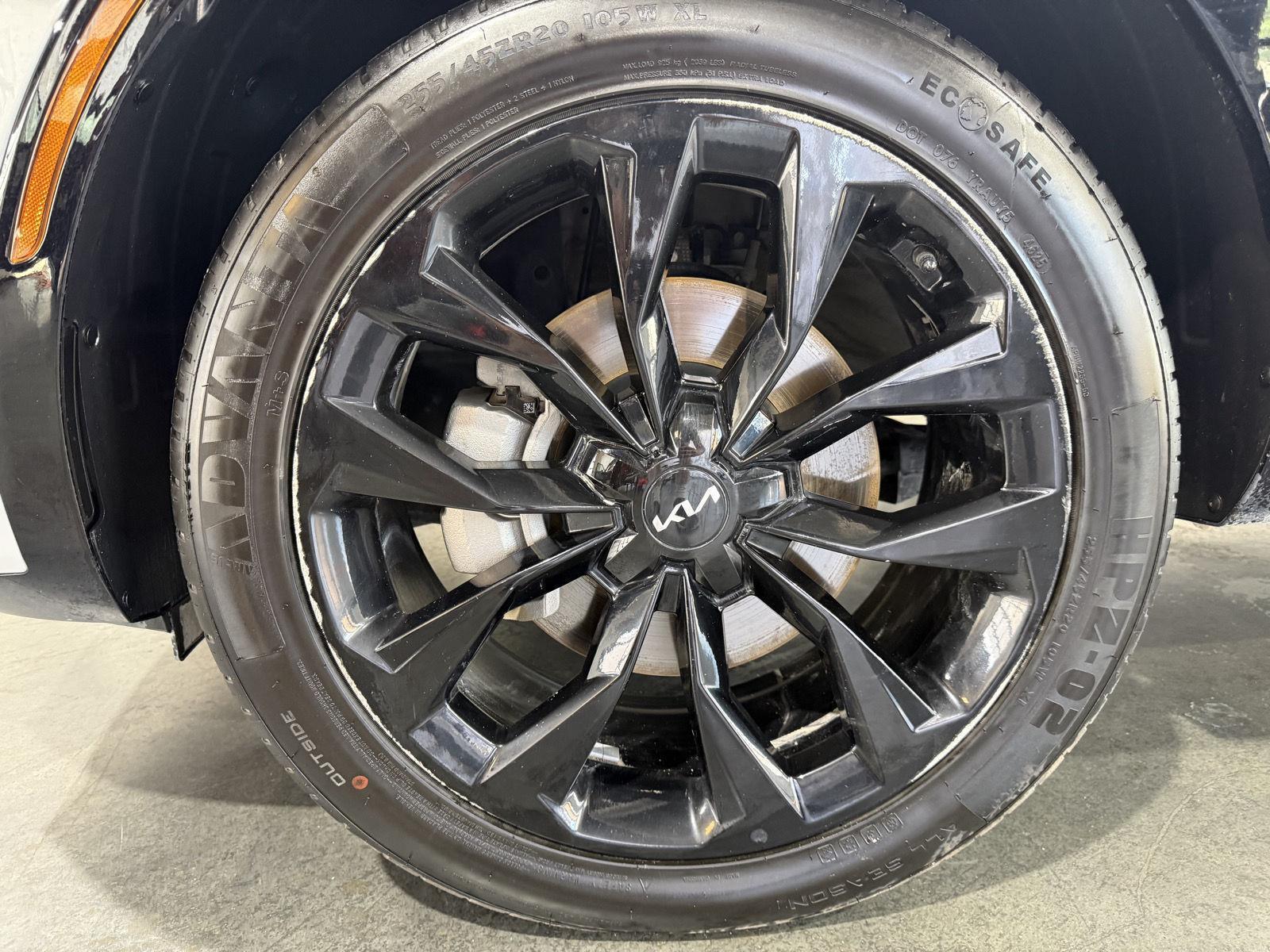 Vehicle photo 10