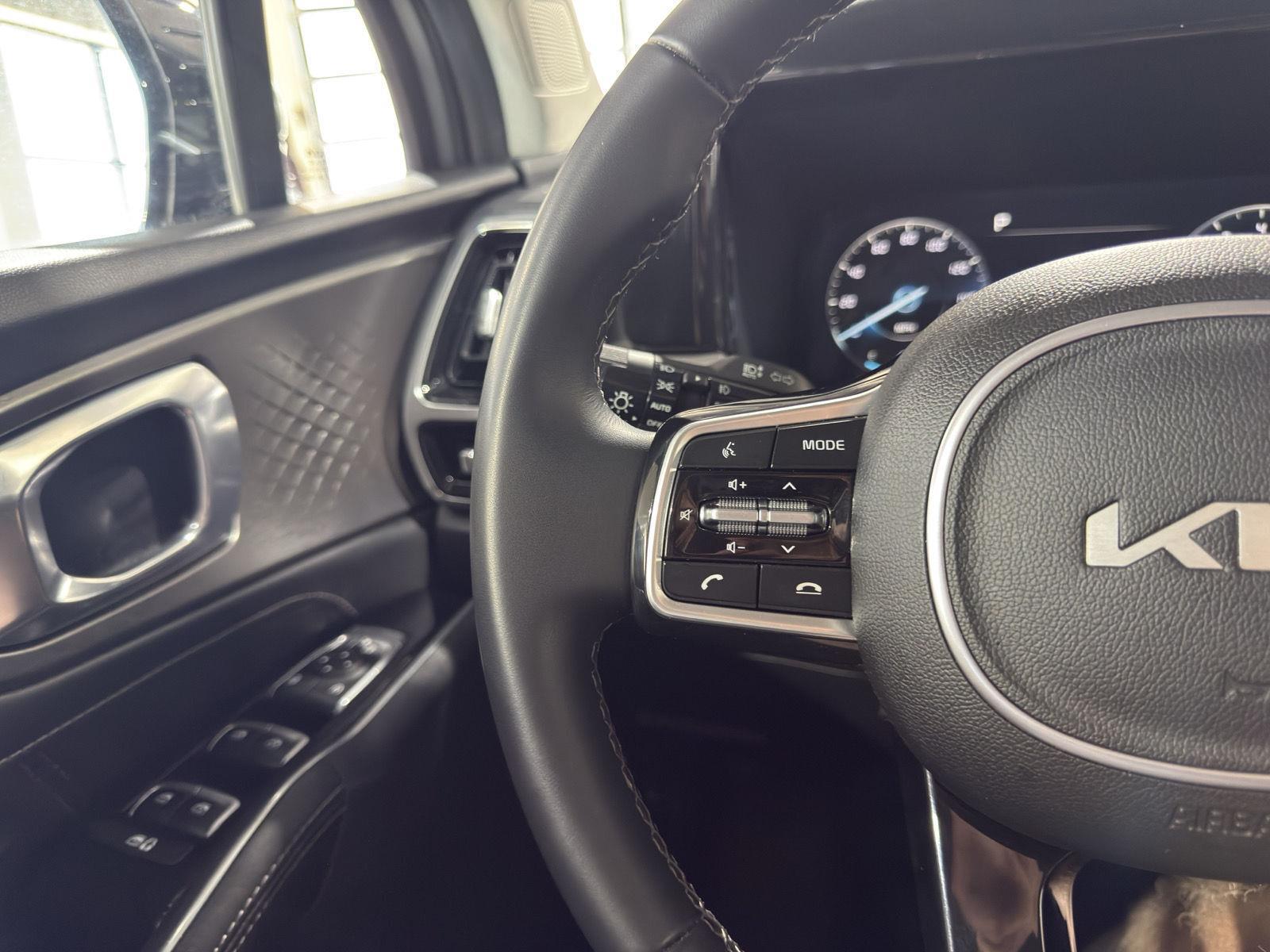 Vehicle photo 13