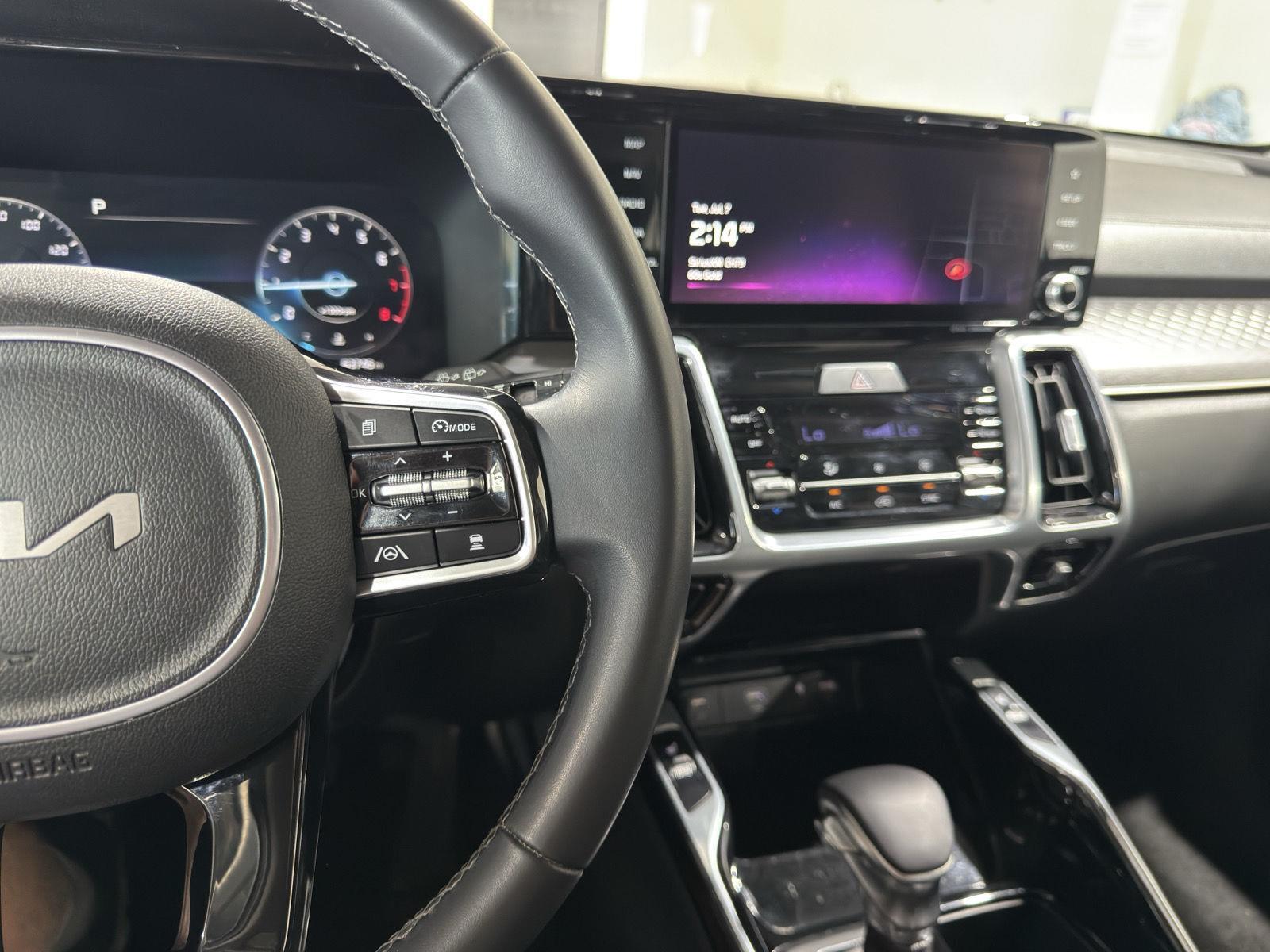 Vehicle photo 14