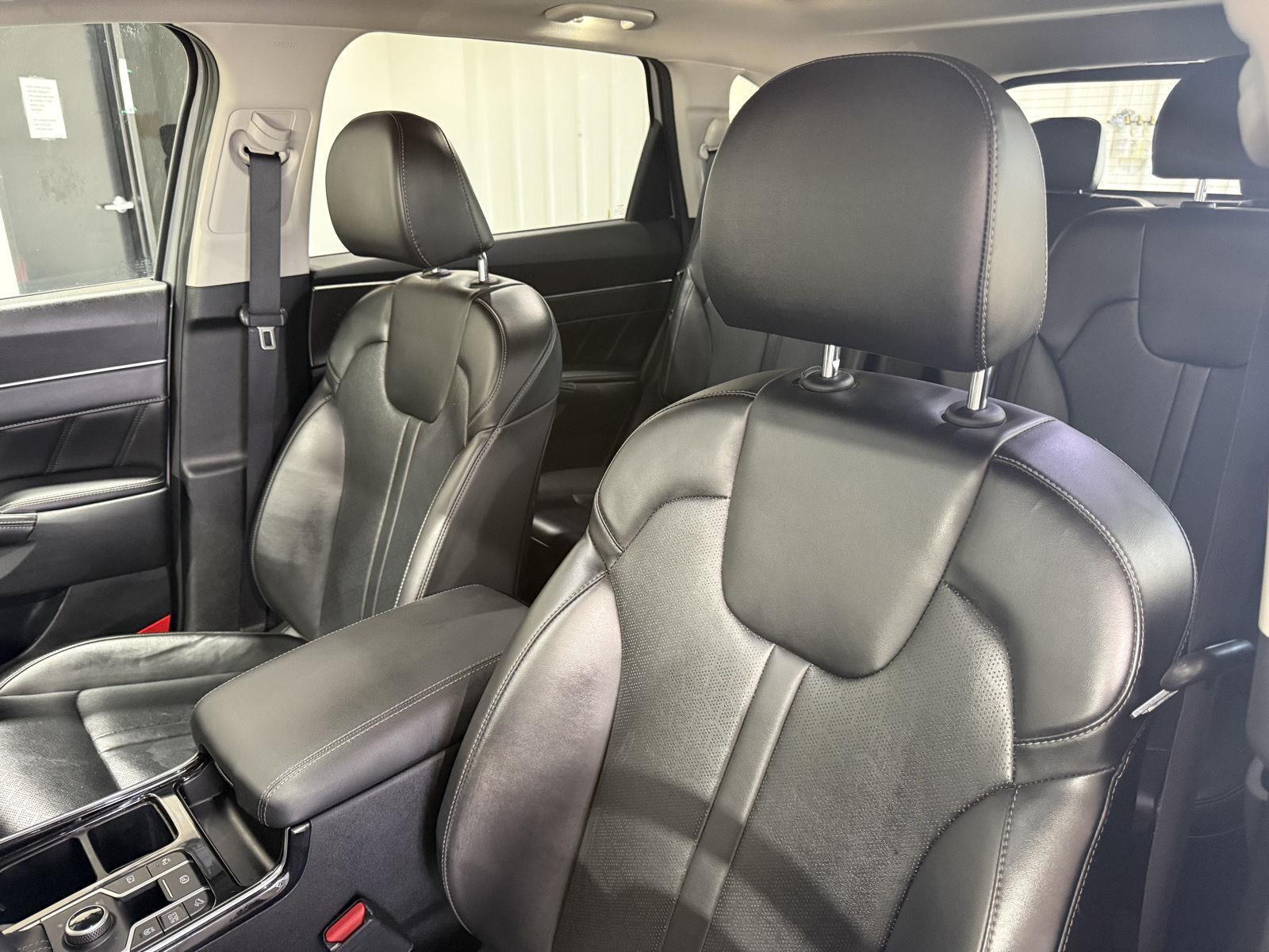 Vehicle photo 18