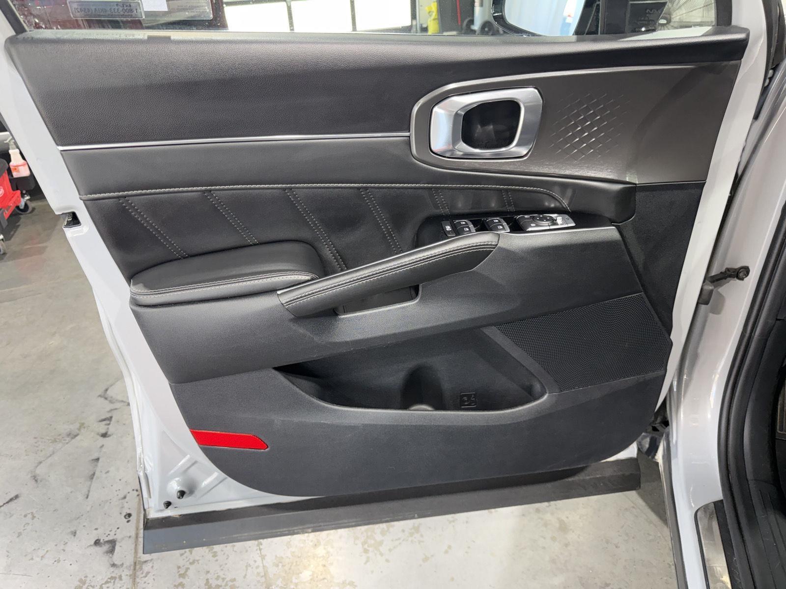 Vehicle photo 20