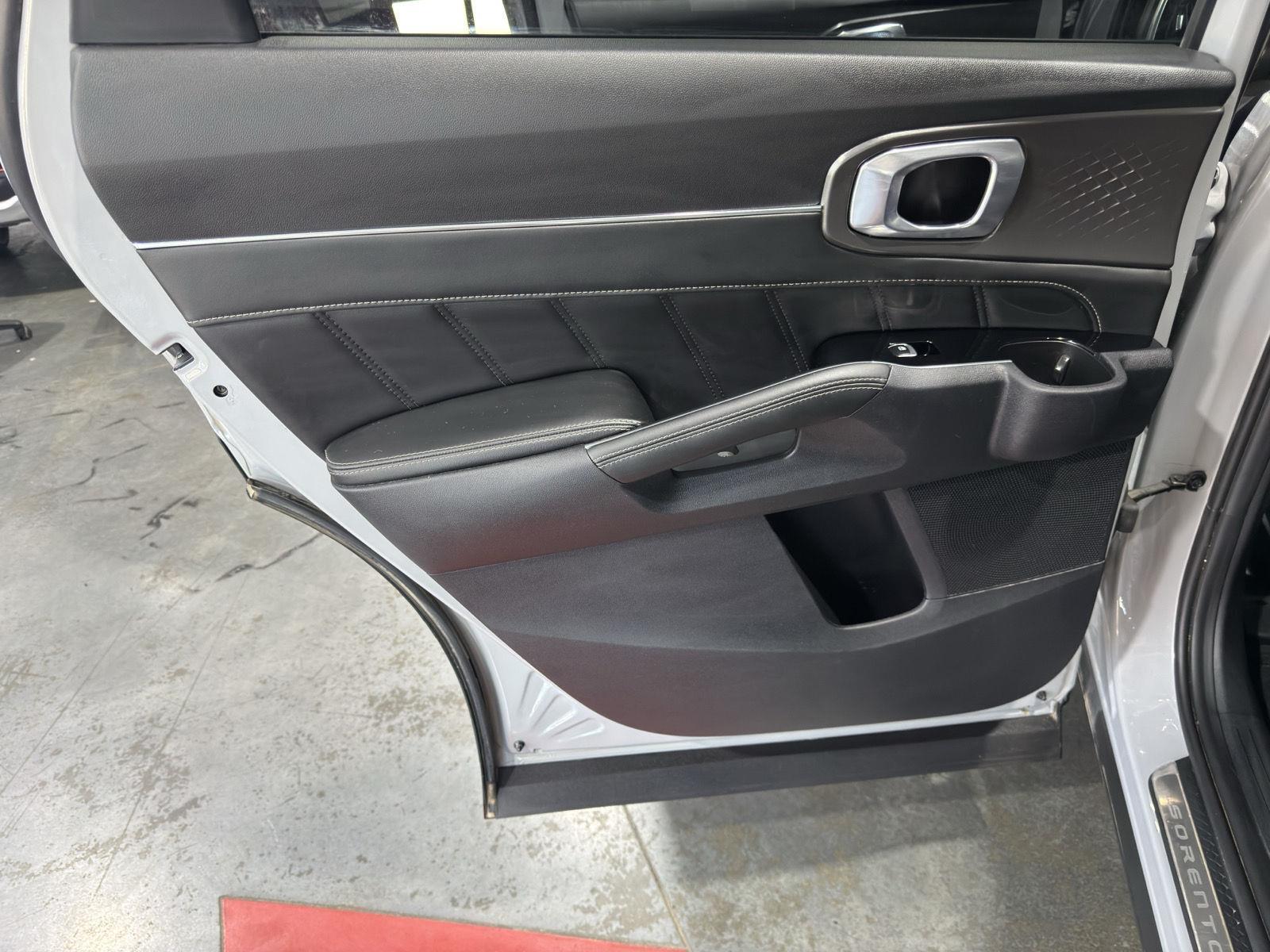 Vehicle photo 22