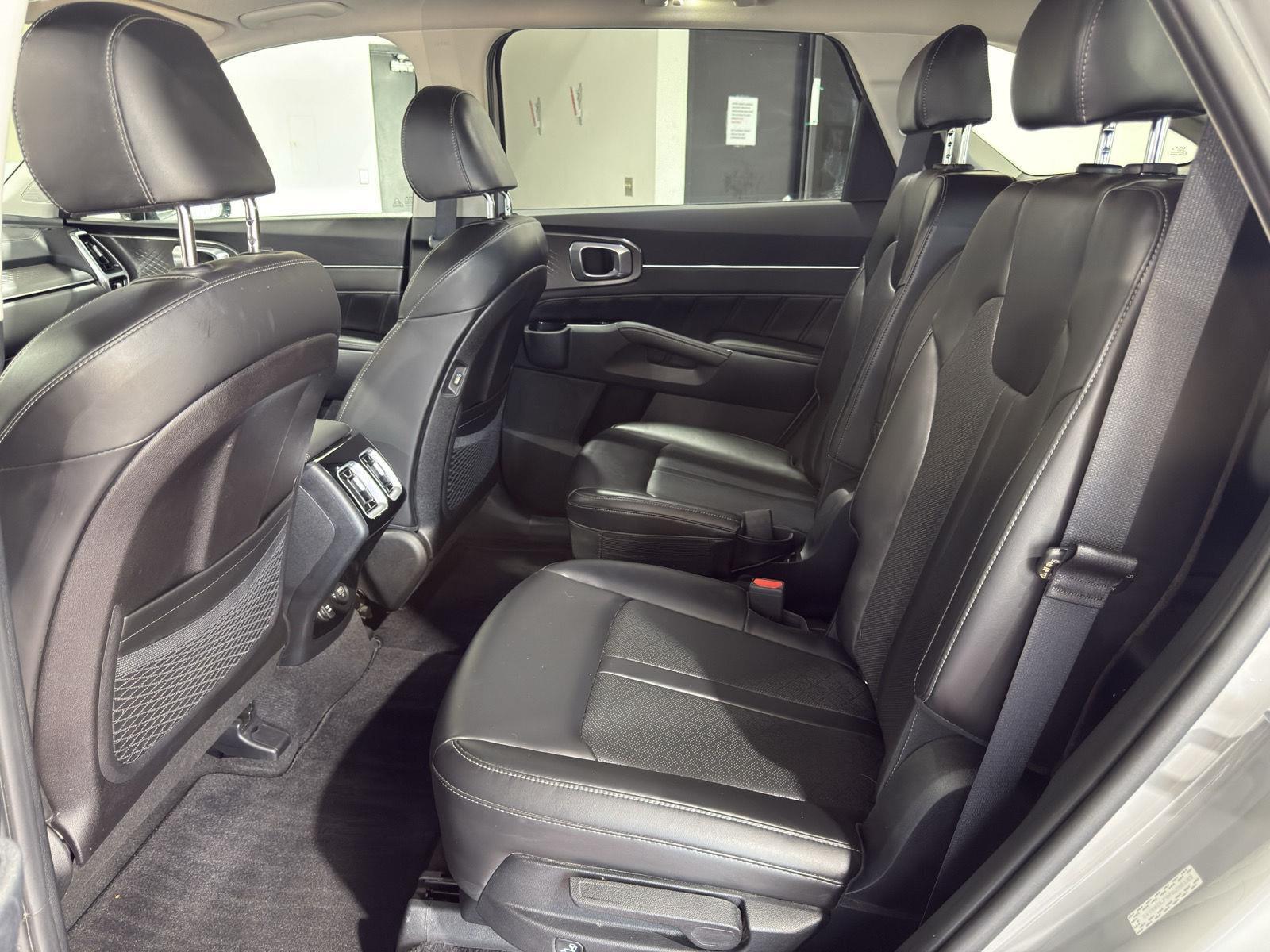Vehicle photo 23