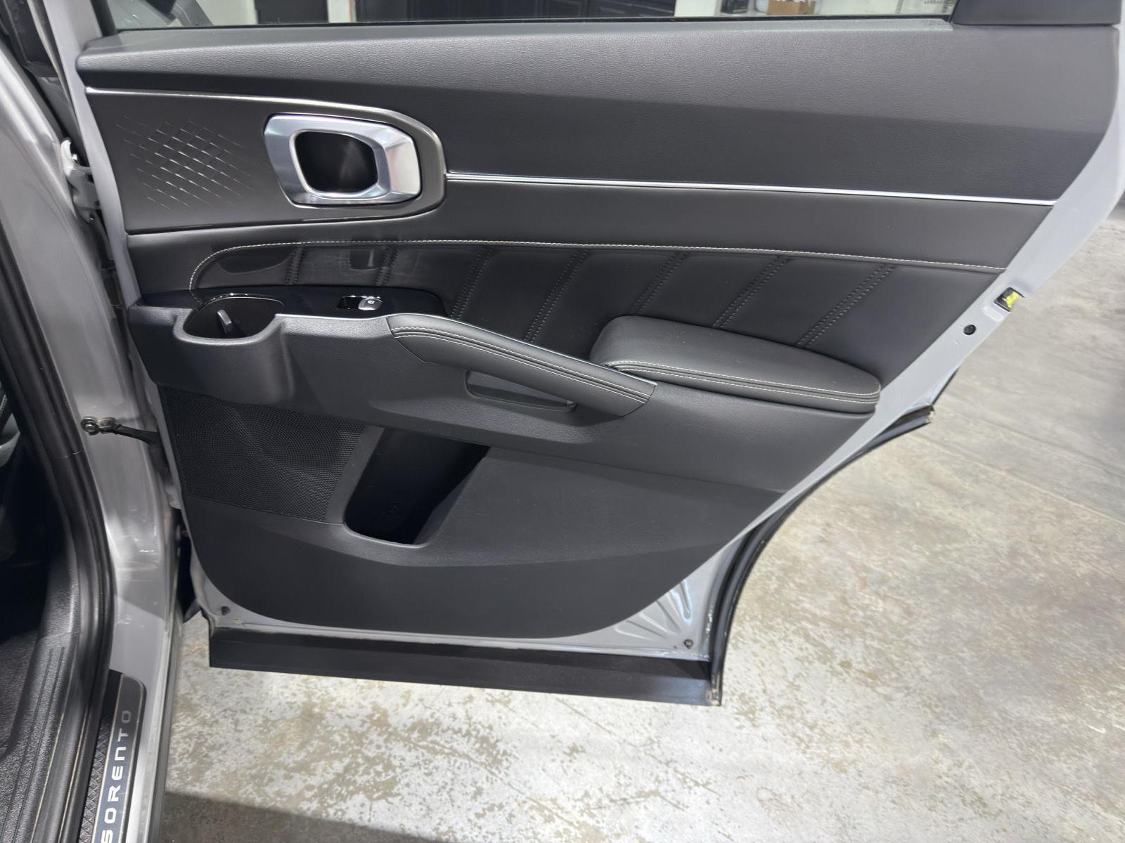 Vehicle photo 25