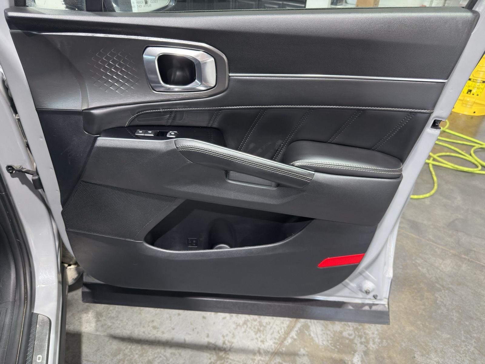 Vehicle photo 26