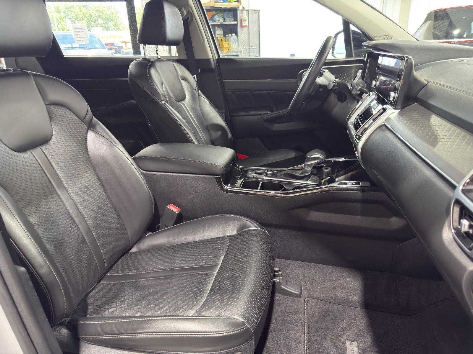 Vehicle photo 27