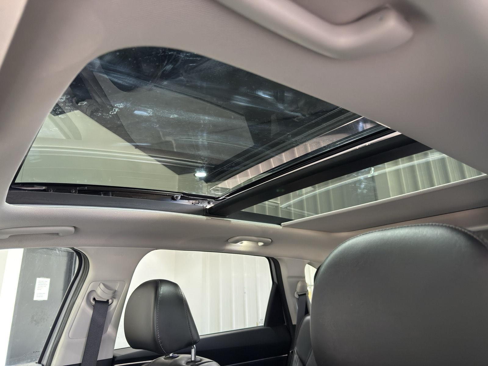 Vehicle photo 29
