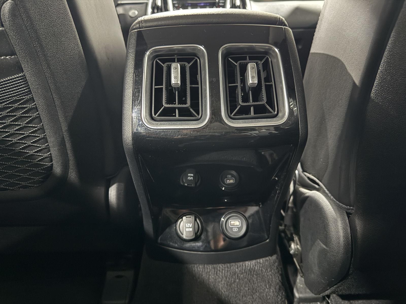 Vehicle photo 36