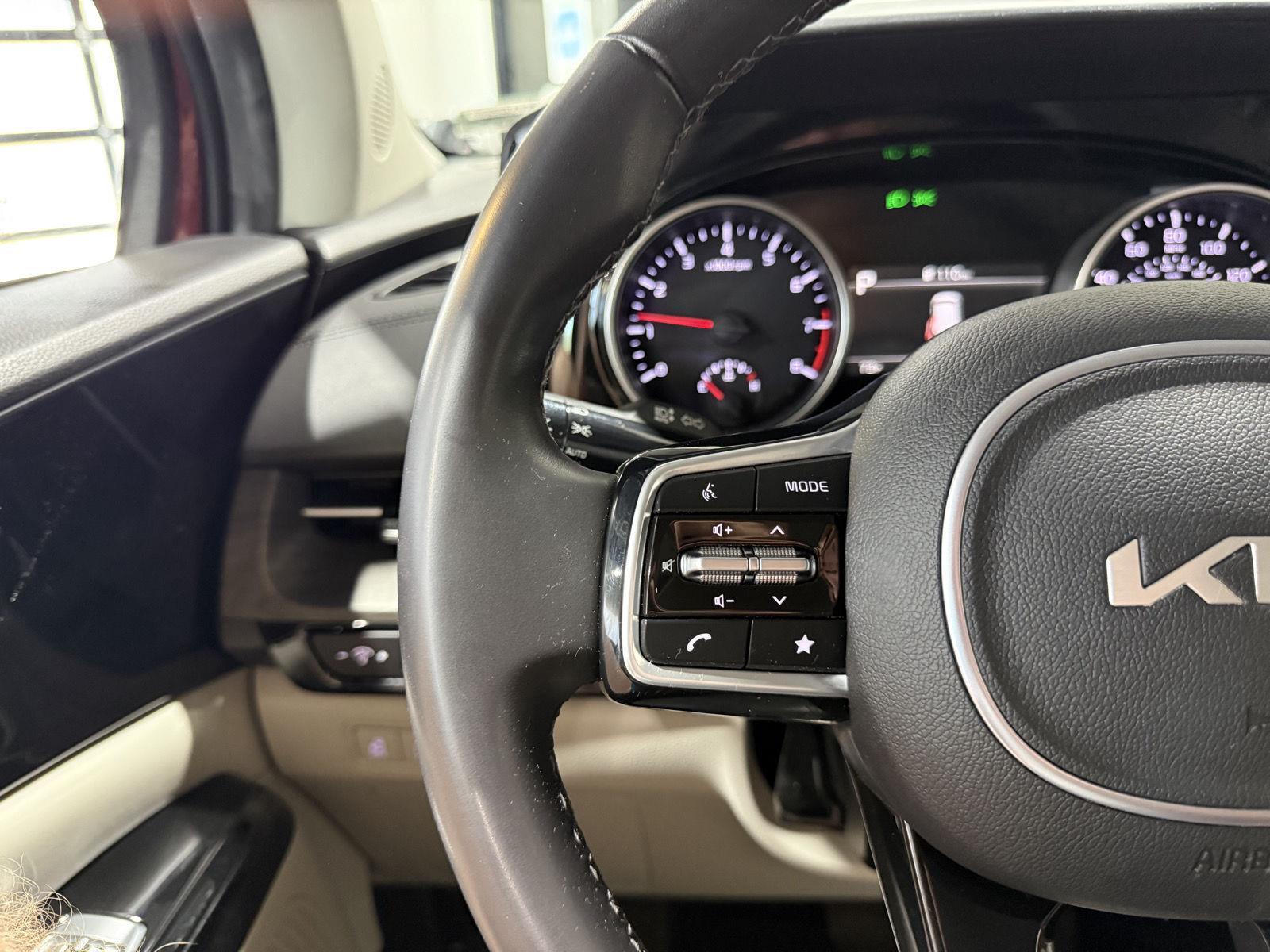 Vehicle photo 12