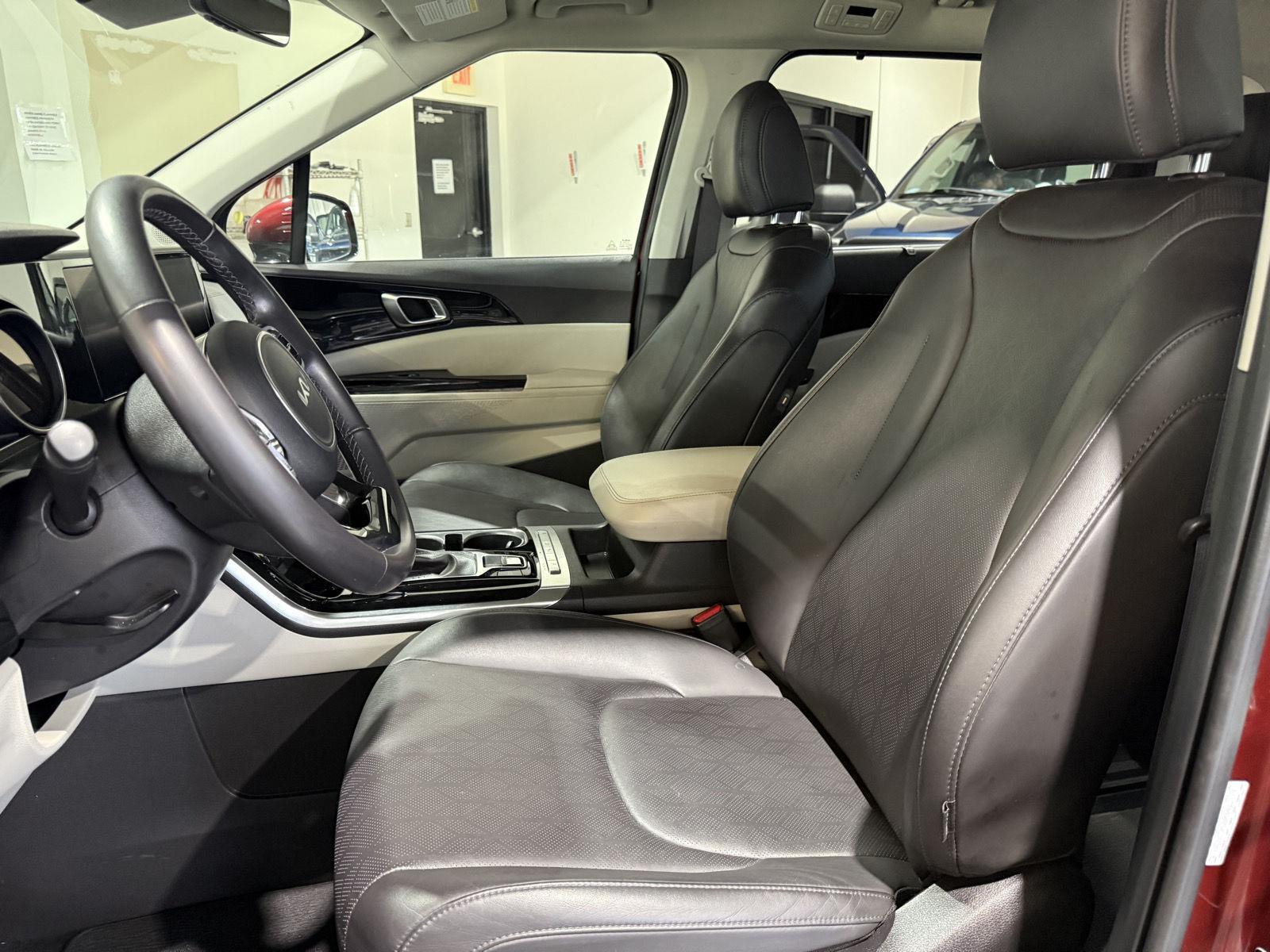 Vehicle photo 16
