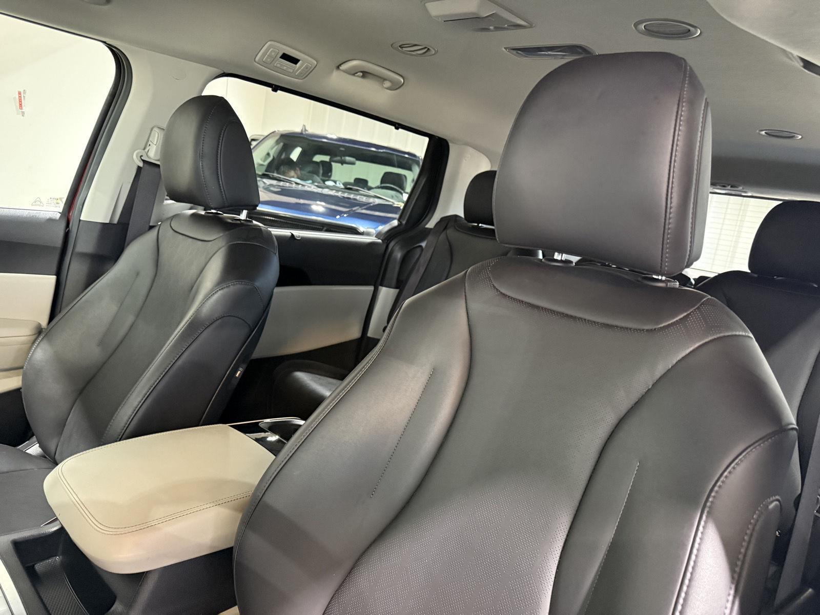 Vehicle photo 17