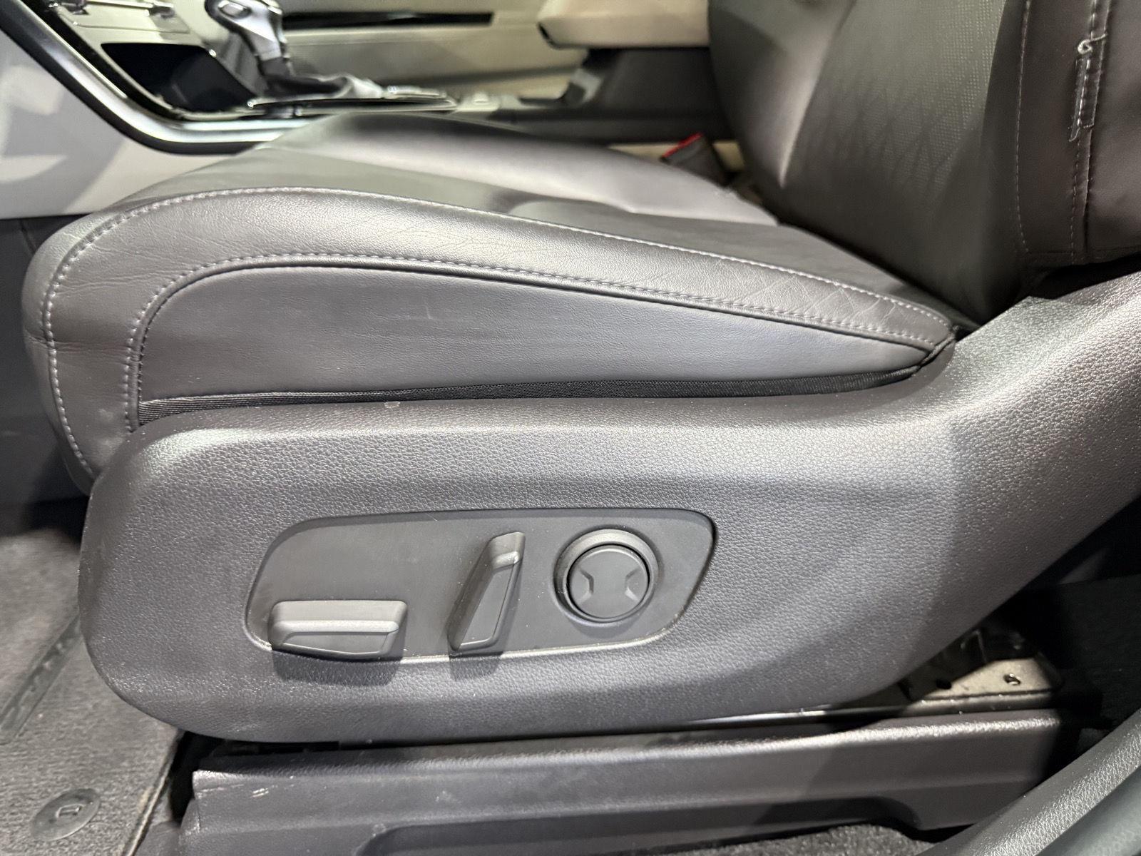Vehicle photo 18