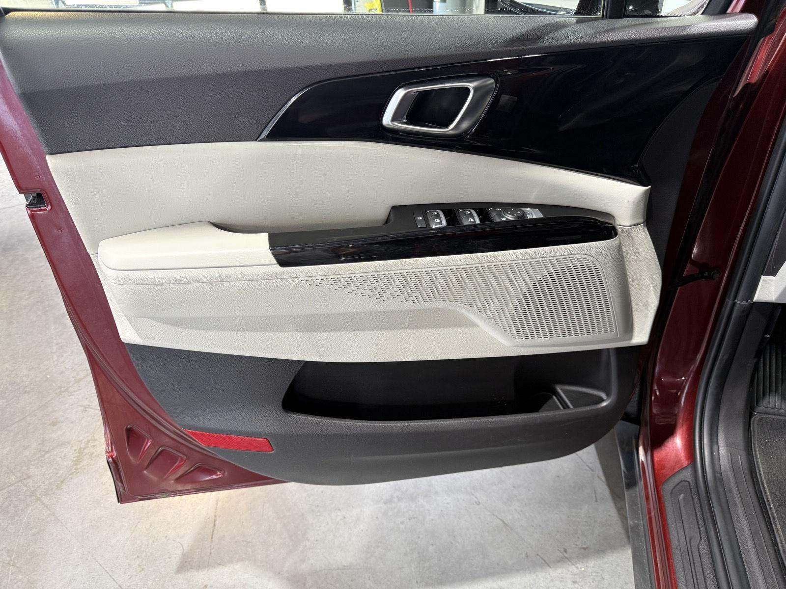 Vehicle photo 19