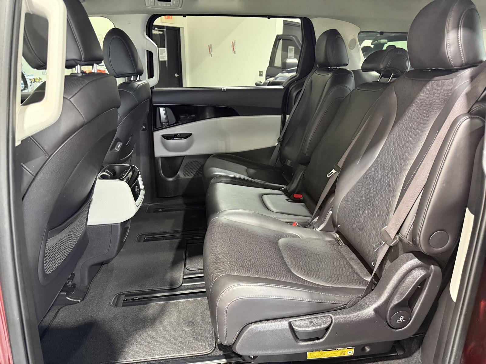 Vehicle photo 21