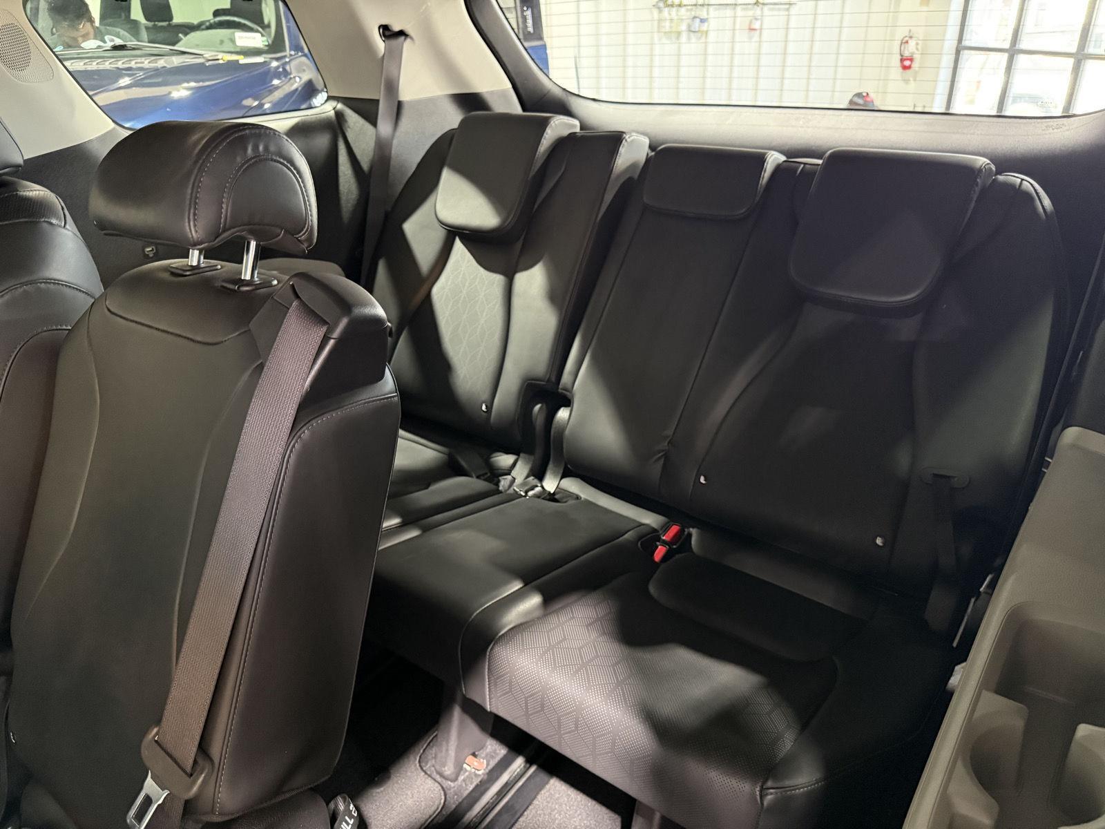 Vehicle photo 22
