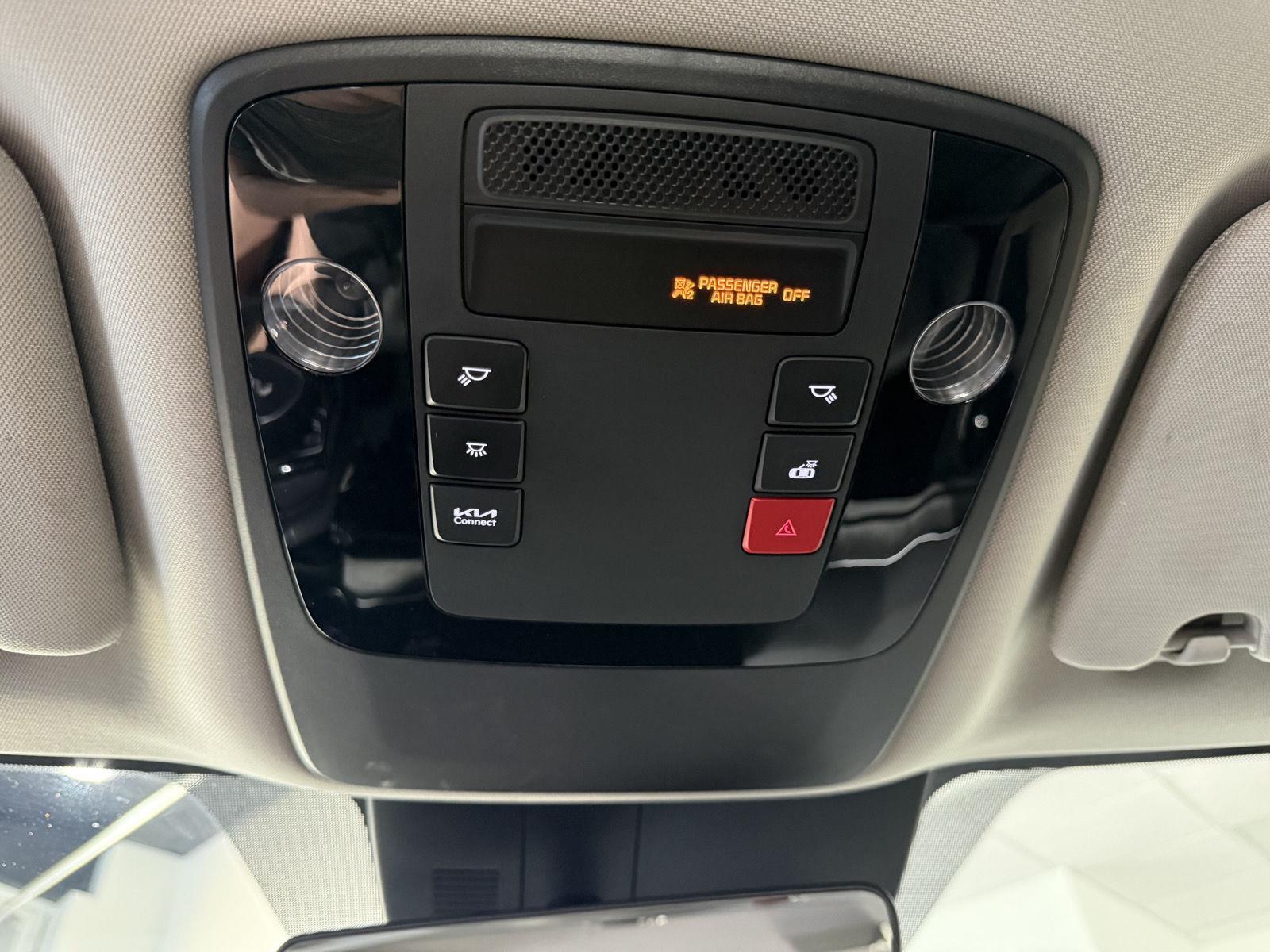 Vehicle photo 25