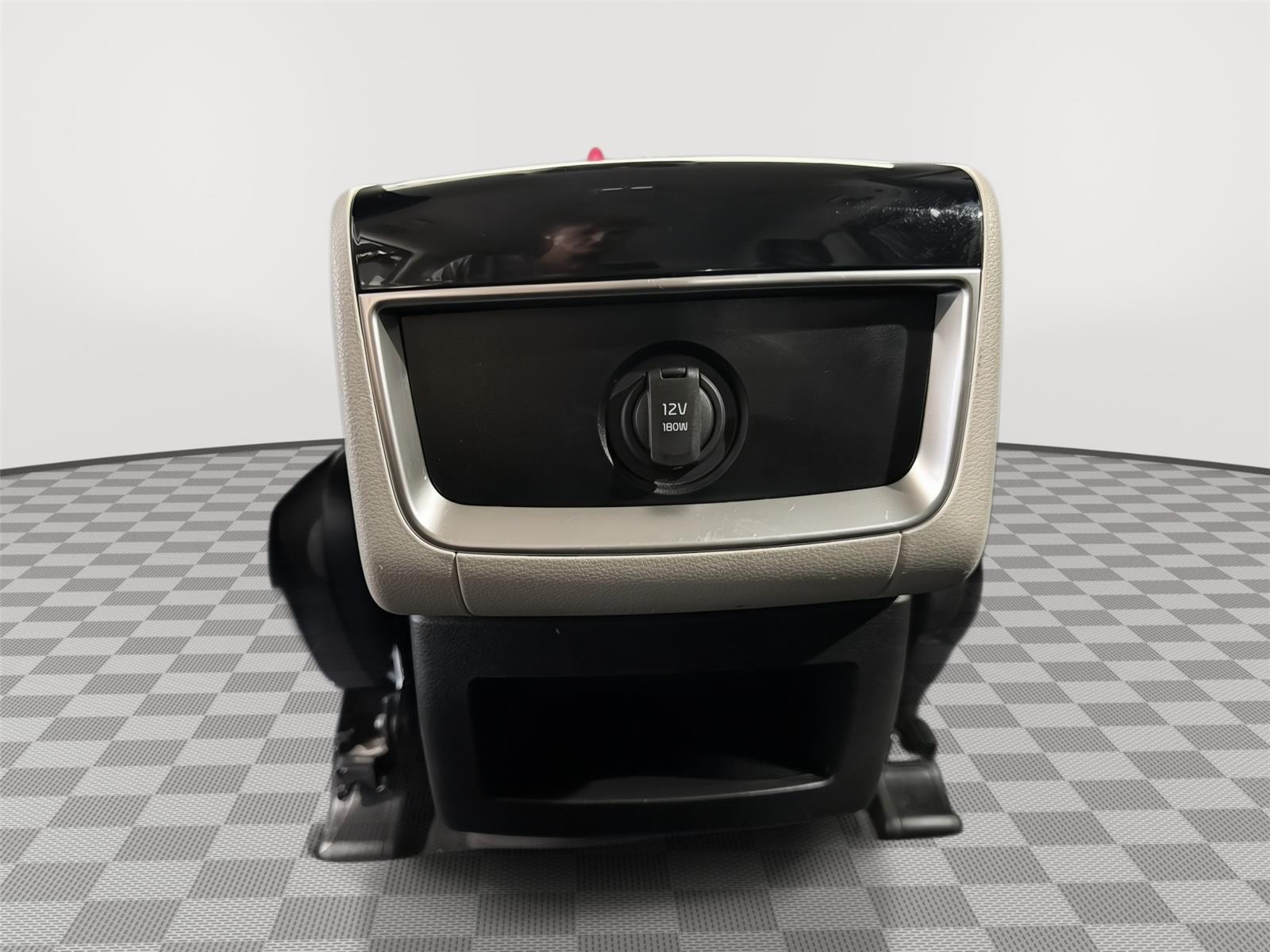 Vehicle photo 30