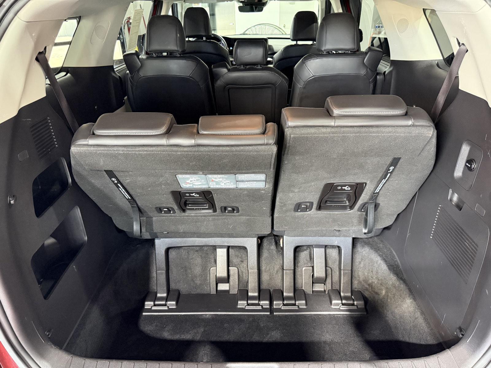 Vehicle photo 32