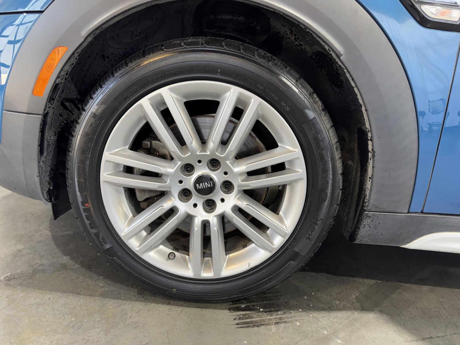 Vehicle photo 10