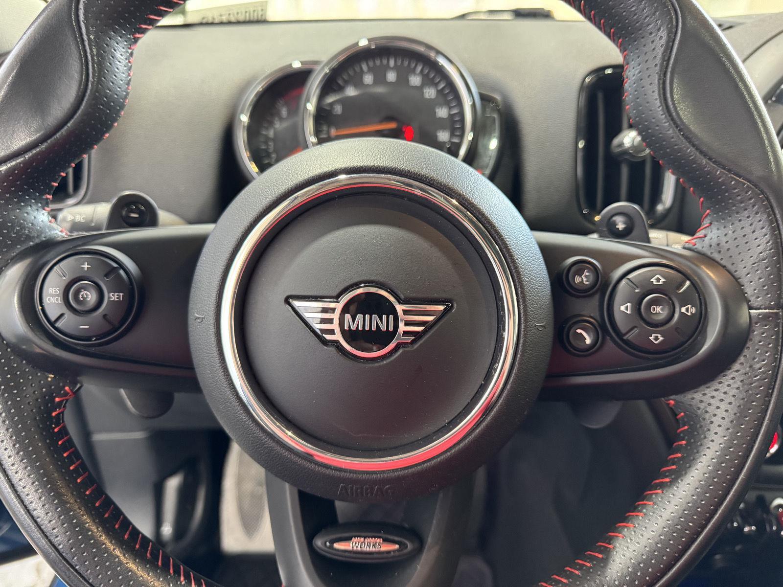 Vehicle photo 13